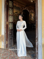 EMERIE Pre made plain White color with crystals collar