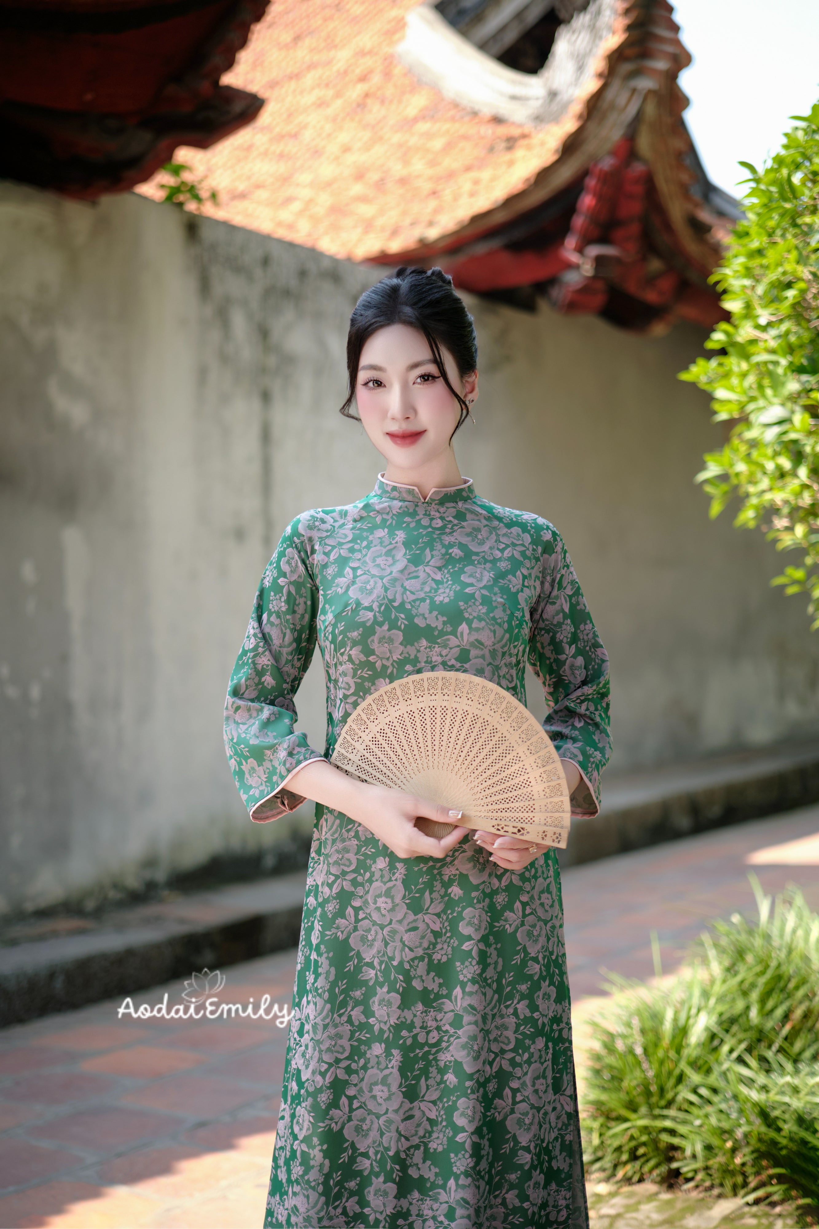 Loose Green modern ao dai set
