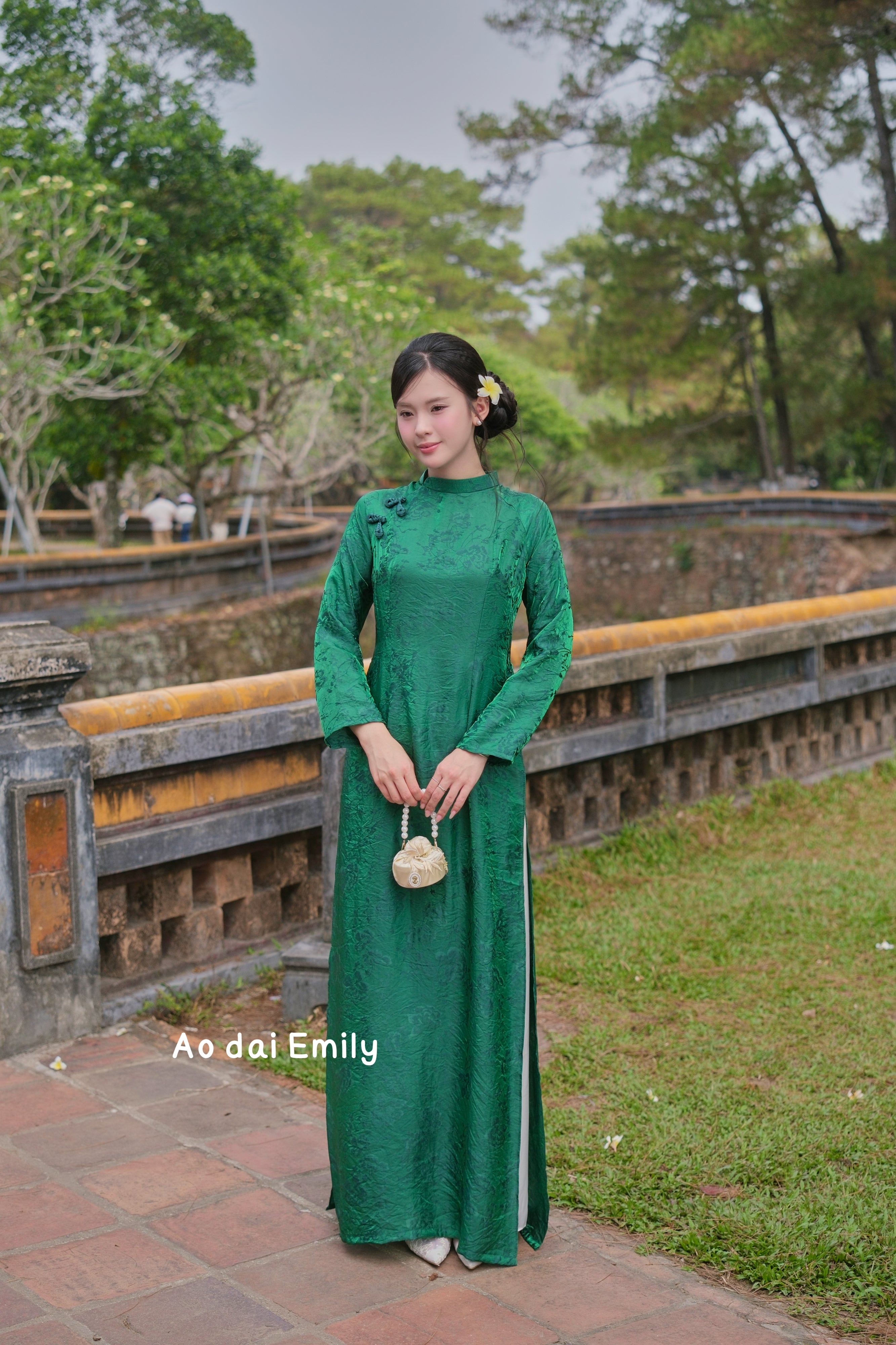 Green Traditional áo dài with design buttons|Snowy angels