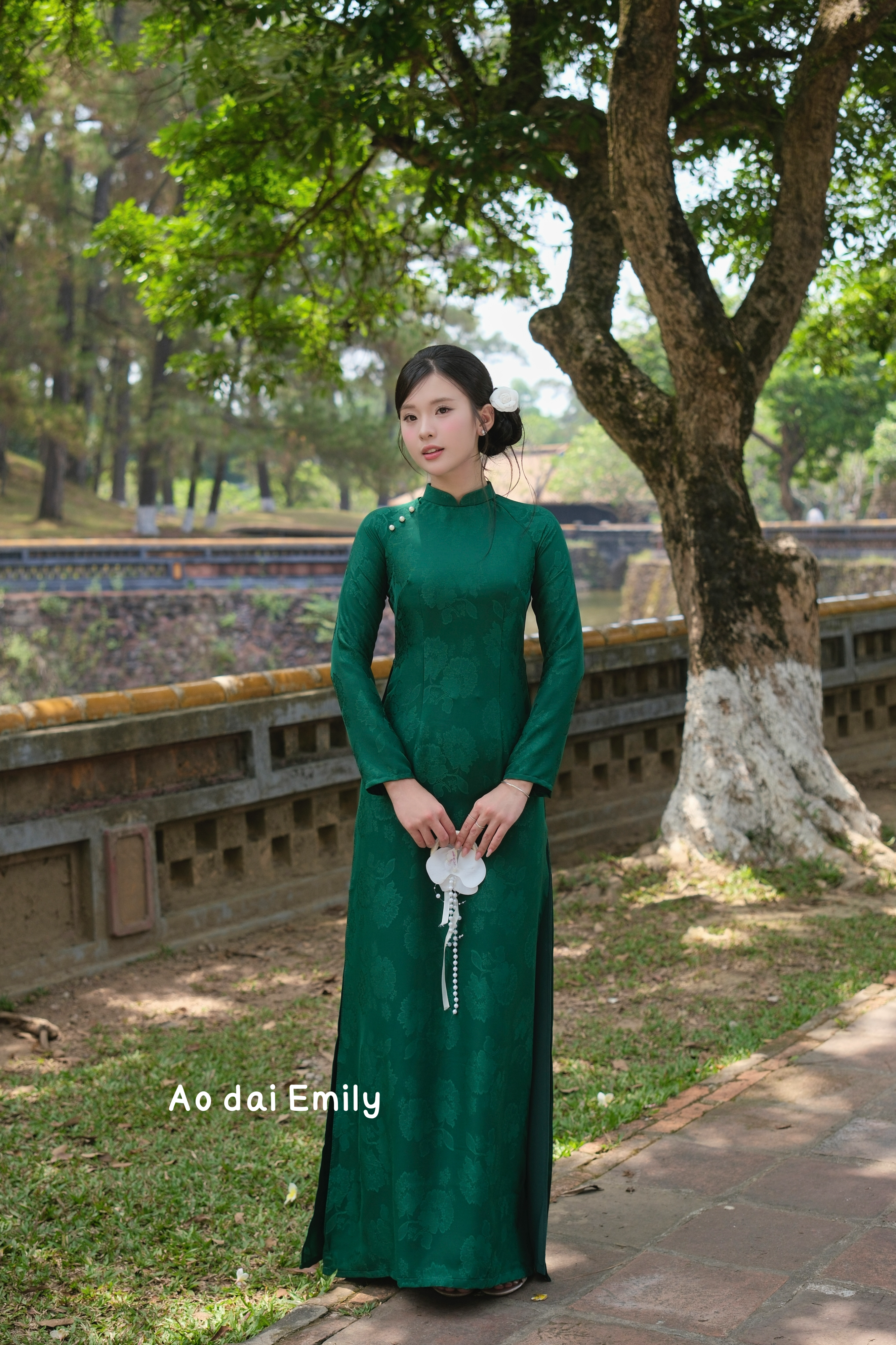 Dark Green Trational áo dài with flower patterns and pearl buttons | Speedwell
