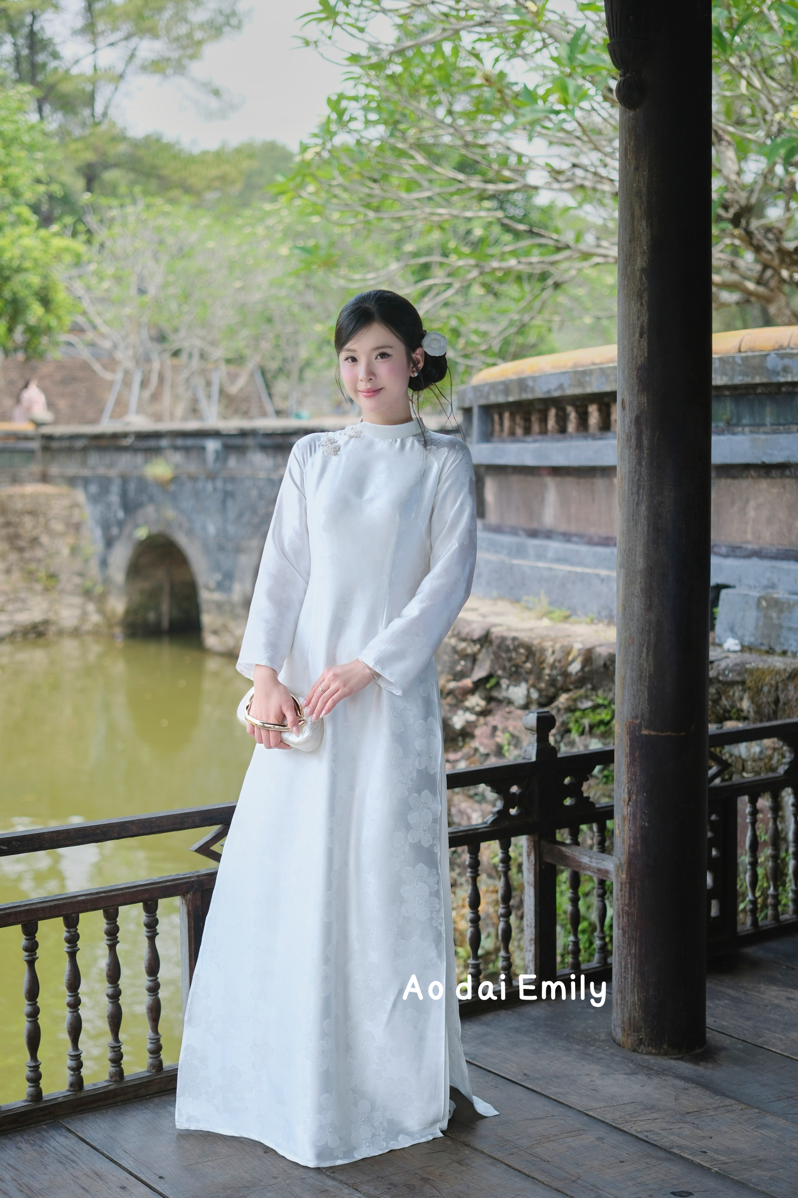 White áo dài gấm with design button |White rose