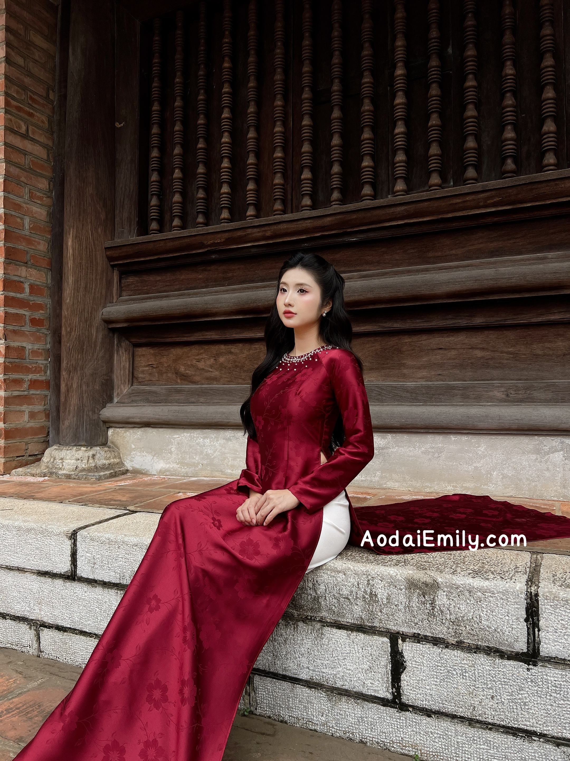 Burgundy Ao Dai Gấm with crystals round collar
