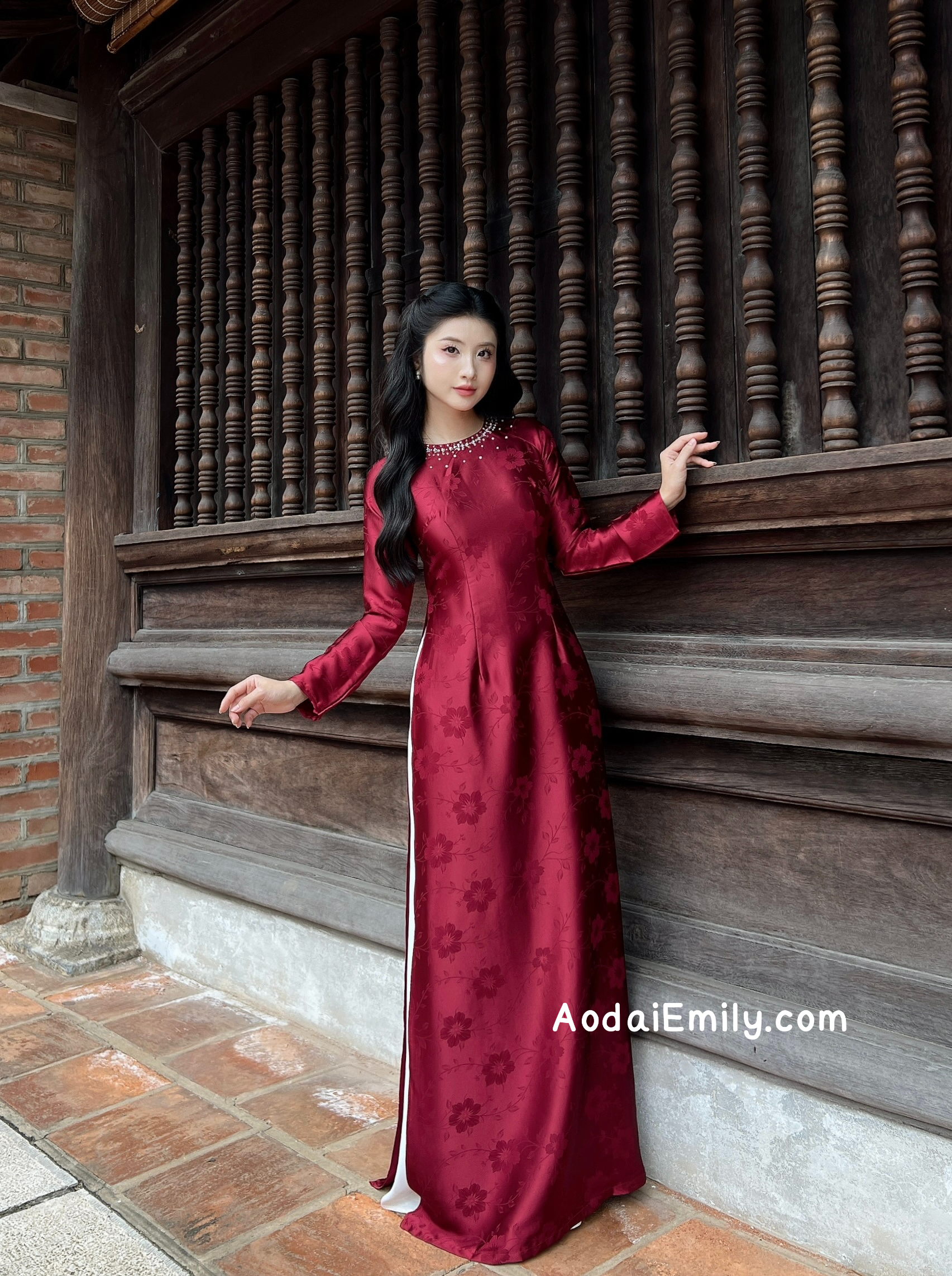 Burgundy Ao Dai Gấm with crystals round collar