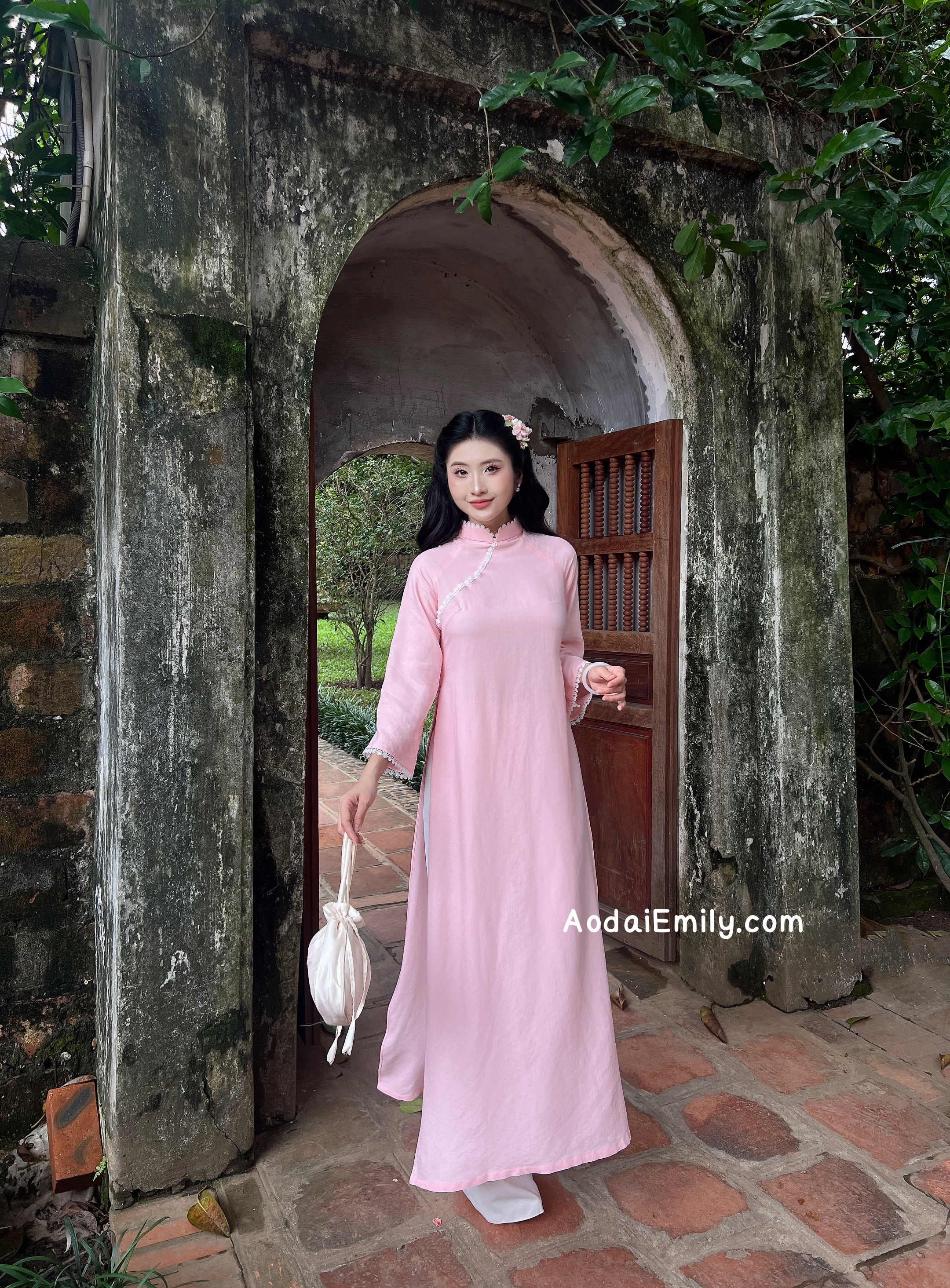 Loosing Pink modern ao dai with simple designs