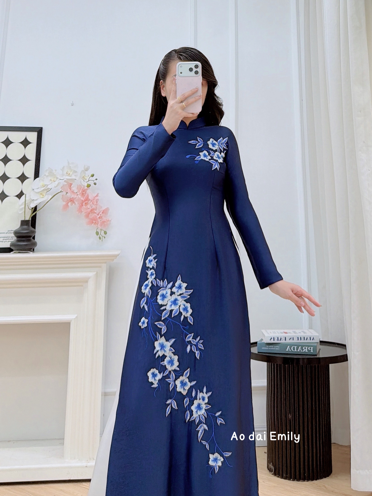 Dark blue embroidery ao dai | Rock Soapwort