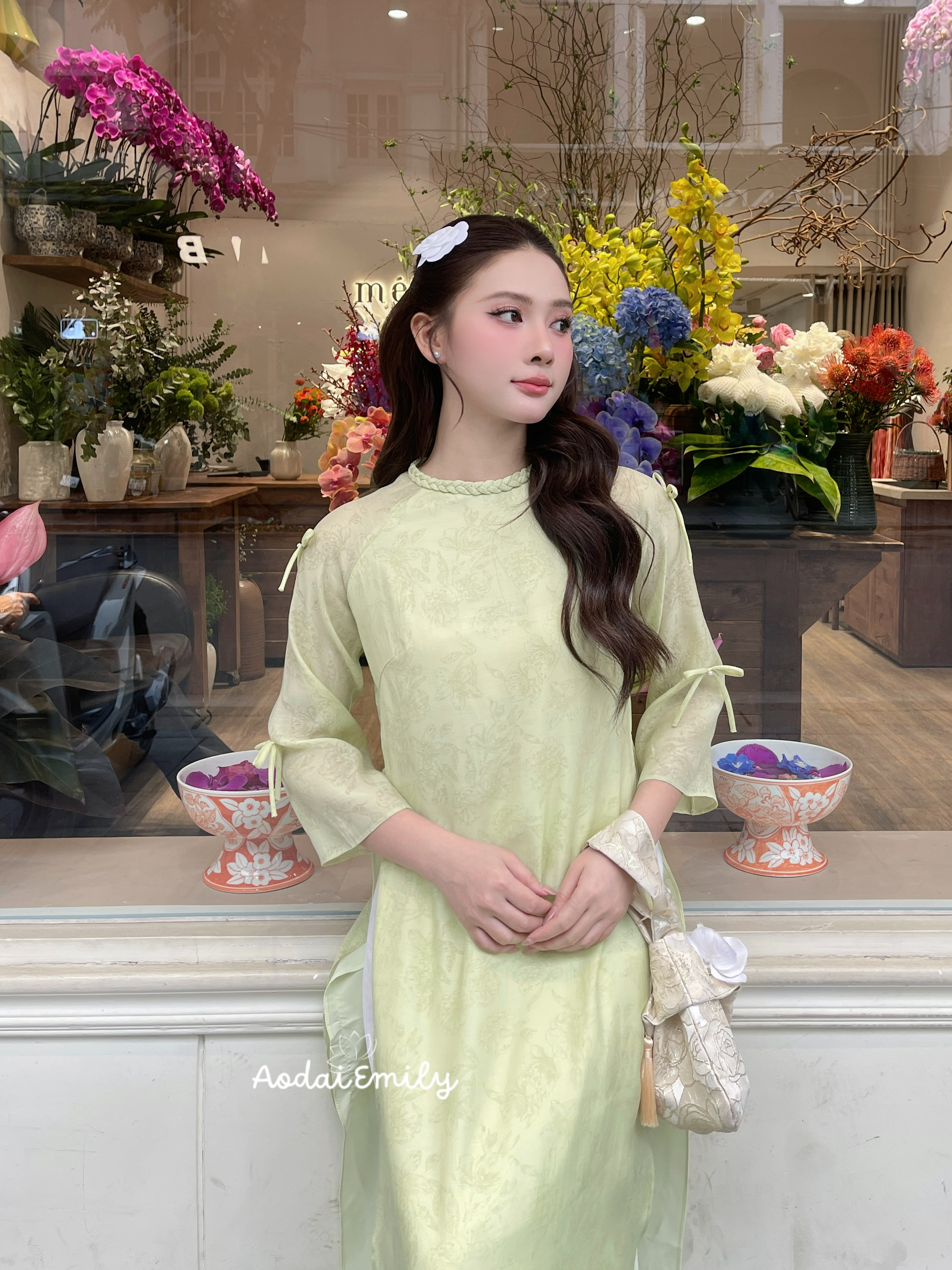 Modern ao dai with cutie bows