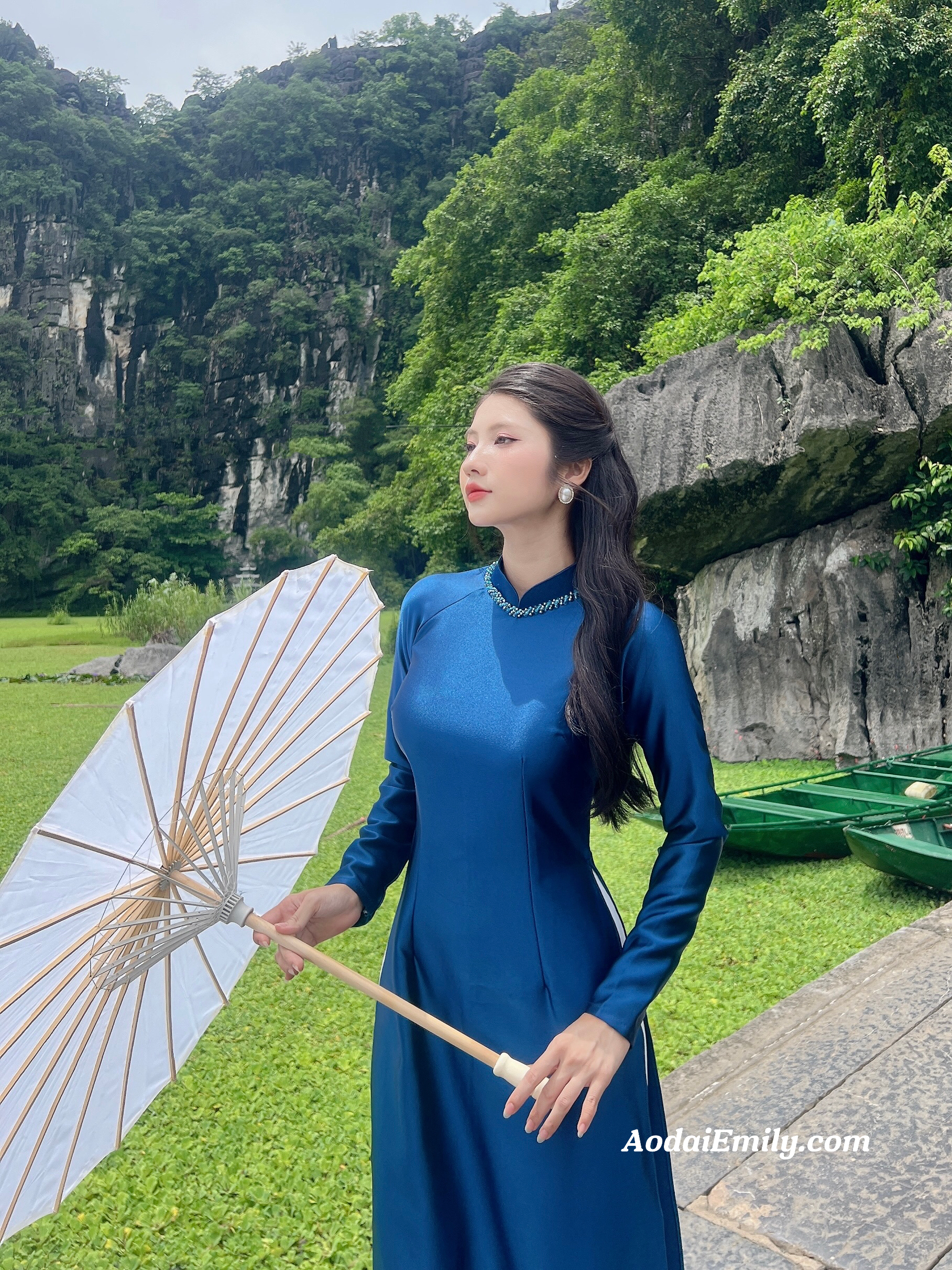 Plain dark blue ao dai with crystals collar| Bear grass