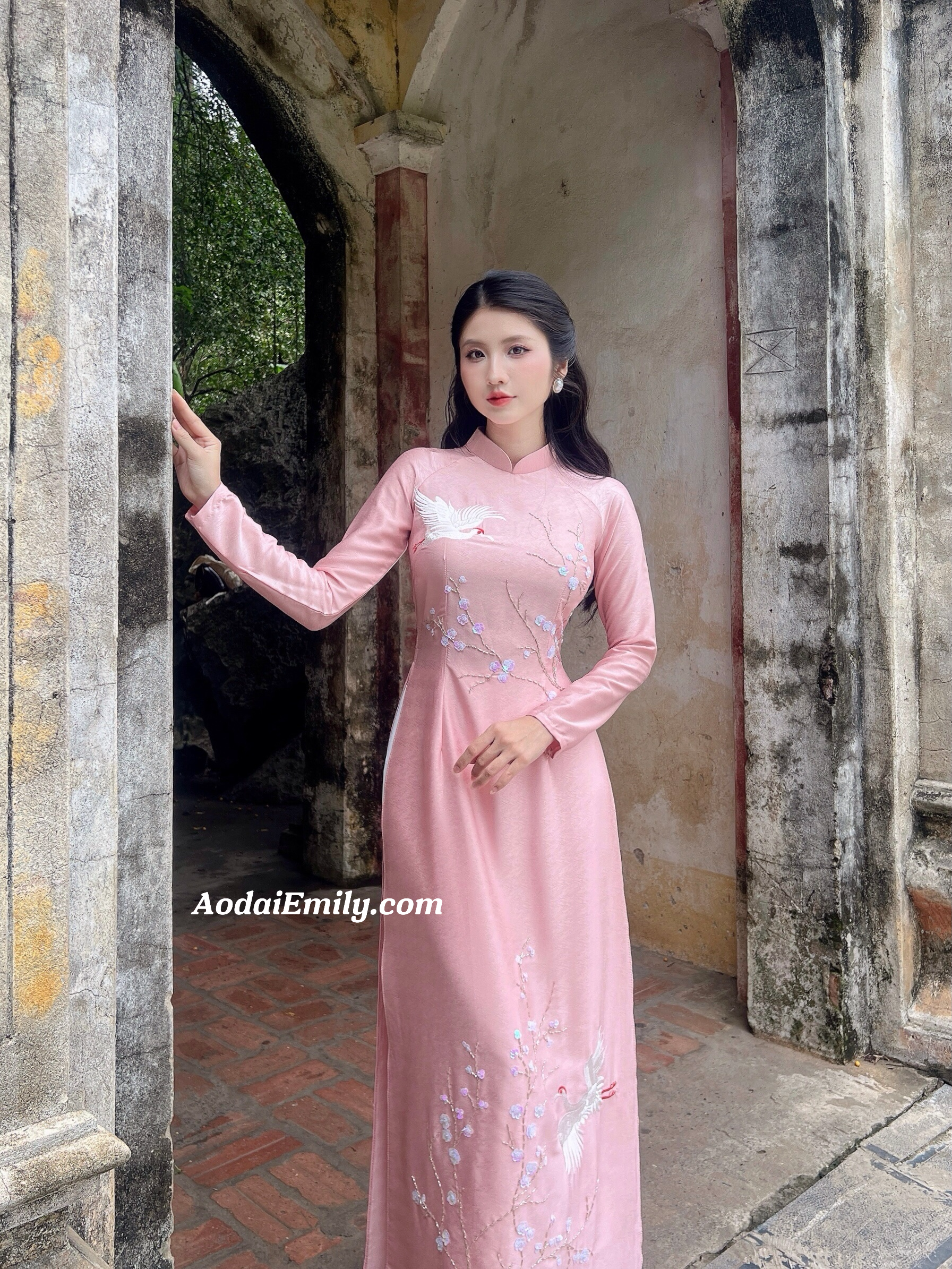 embroidery with hand beading crystals ao dai