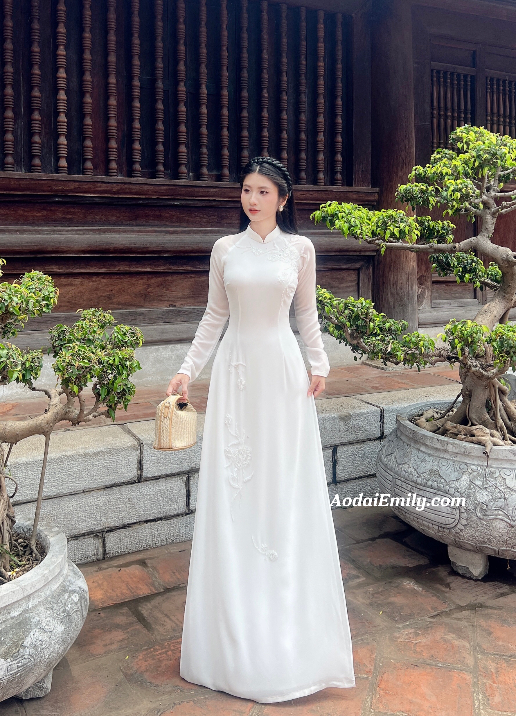Ao dai with designed crystals, pearls flowers