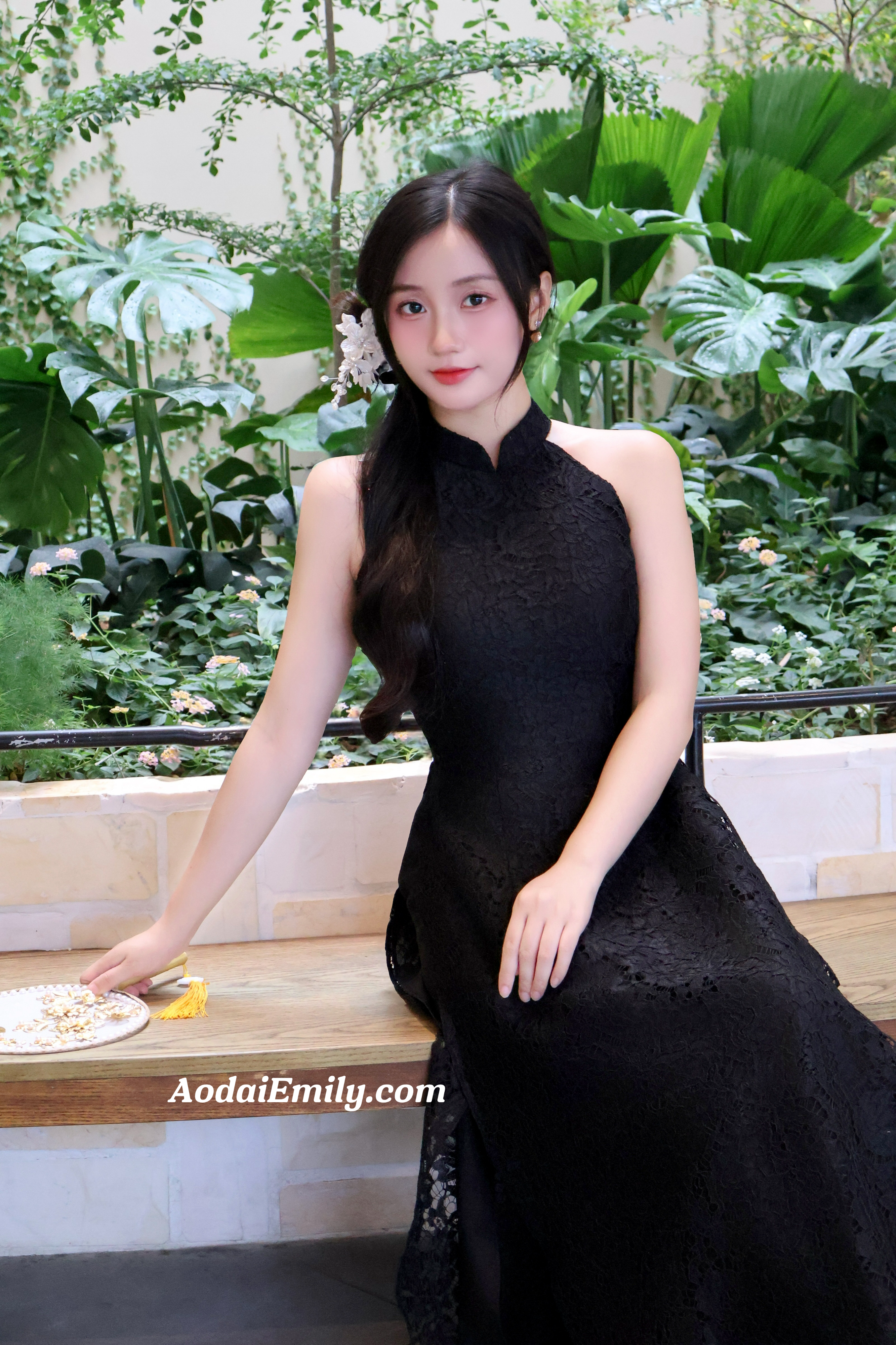 Black Sleeveless Lace Pre made ao dai