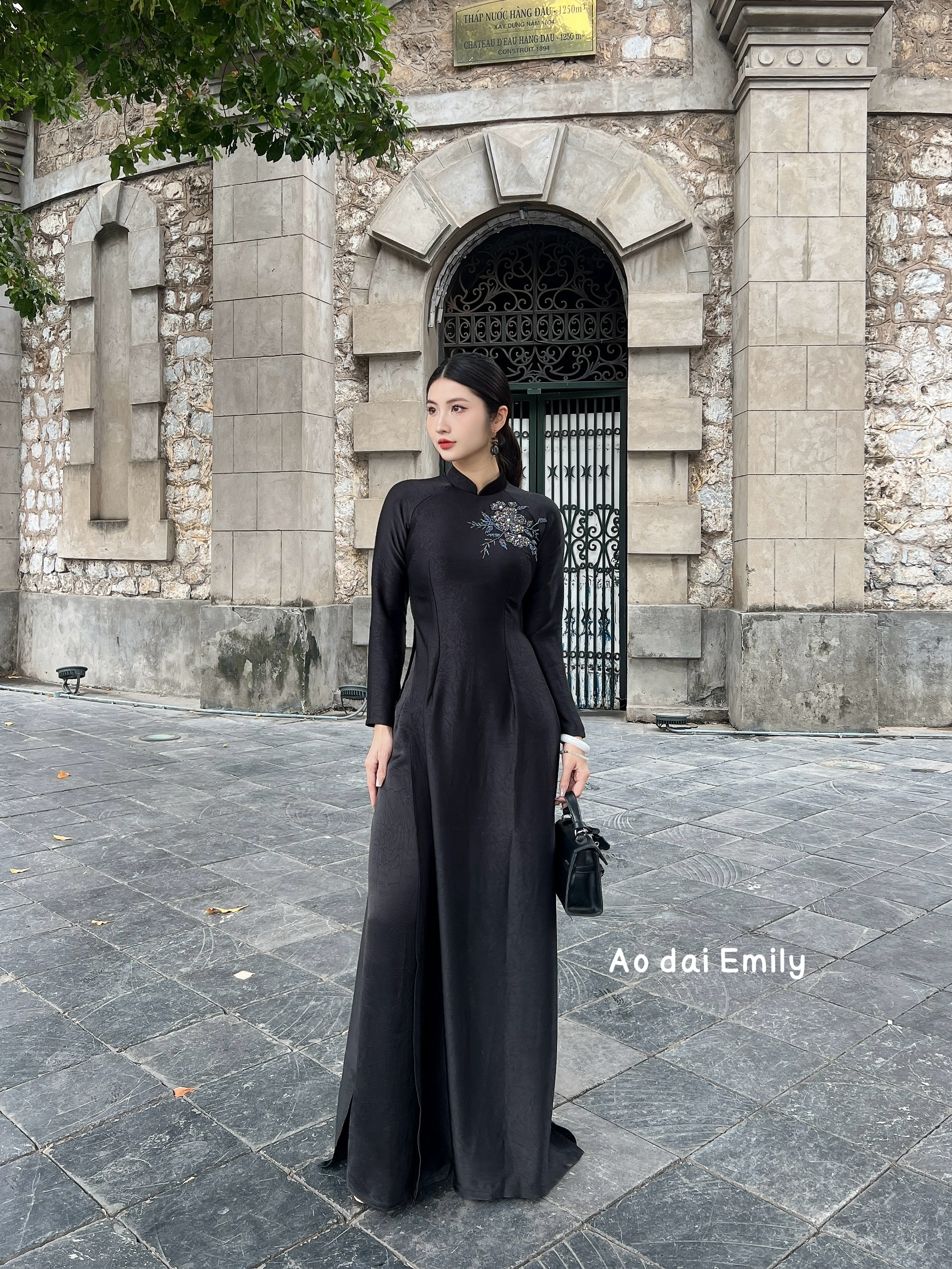 Black Ao dai set with designed crystals| Creeping Mazus