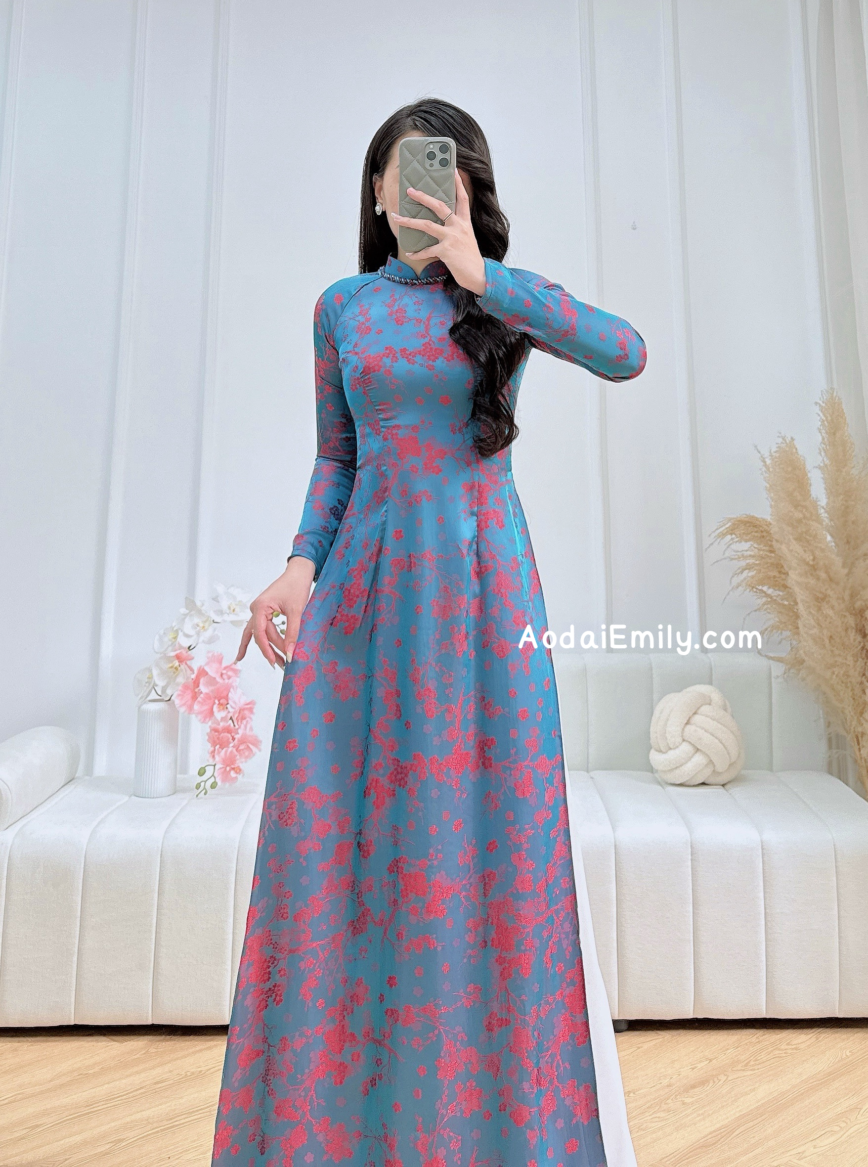 Ao dai Gam with hand beading collar