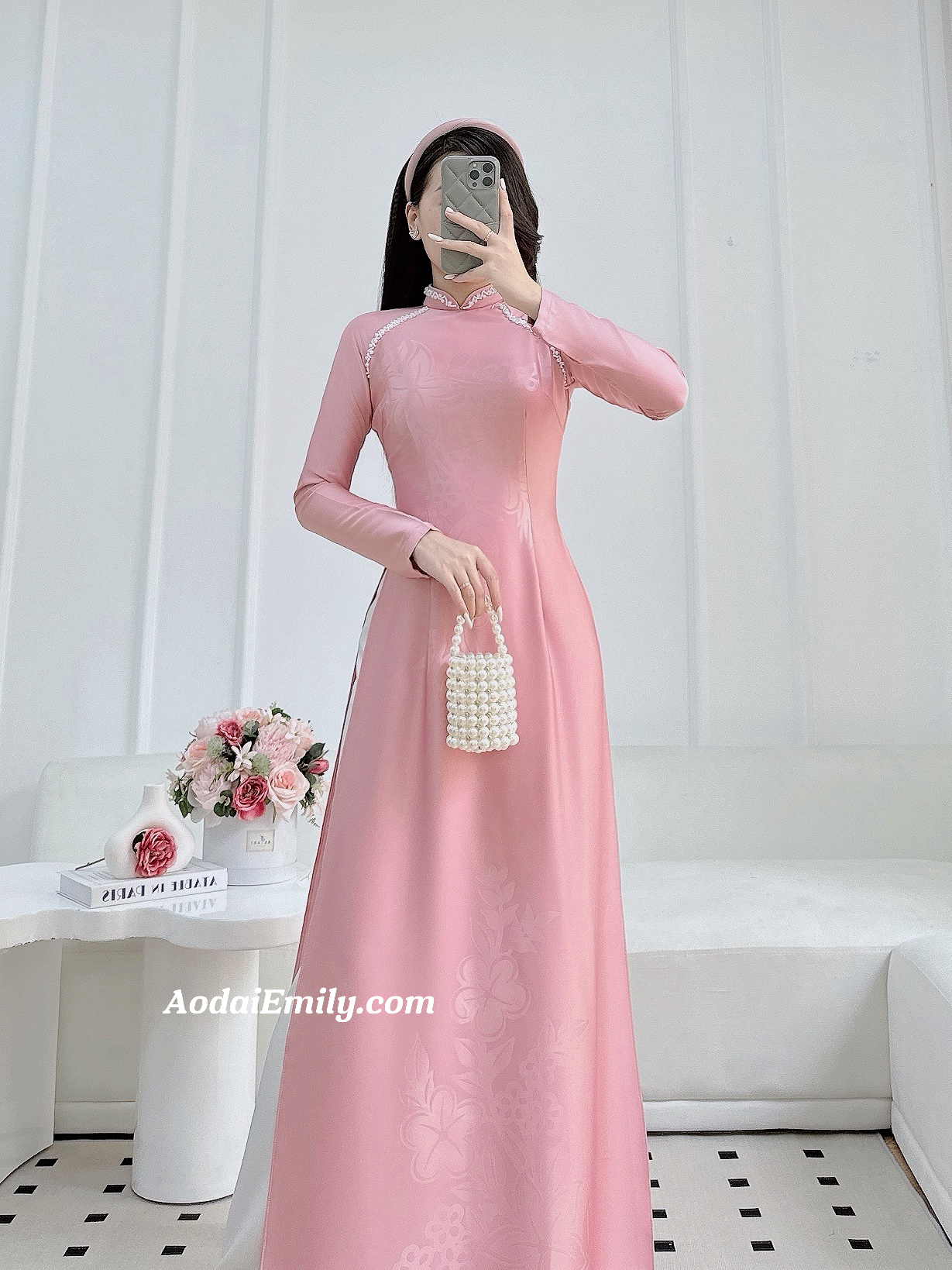 Mauve ao dai with simple pearls