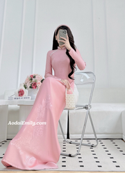 Mauve ao dai with simple pearls