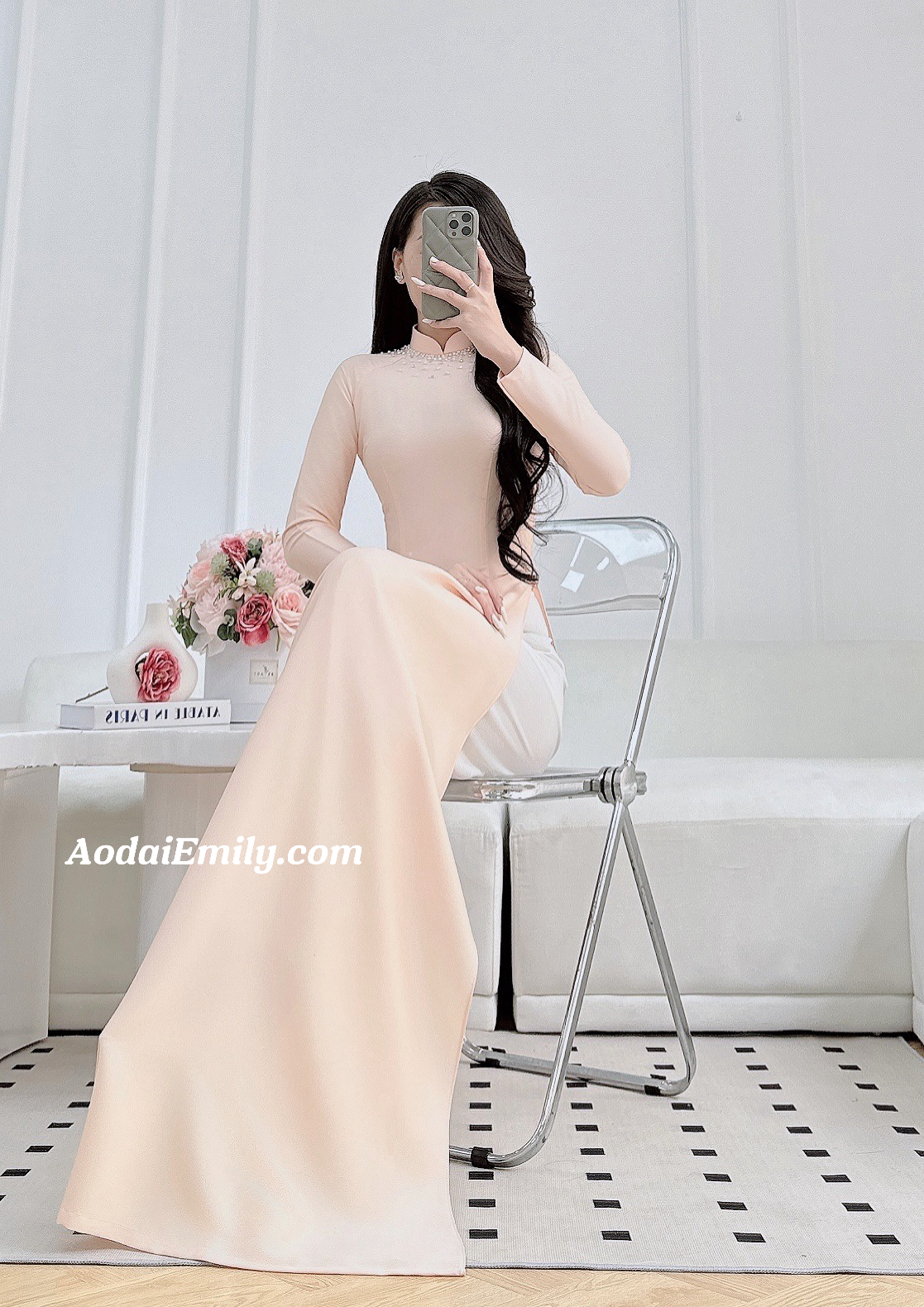 Plain ao dai with simple crystal collar