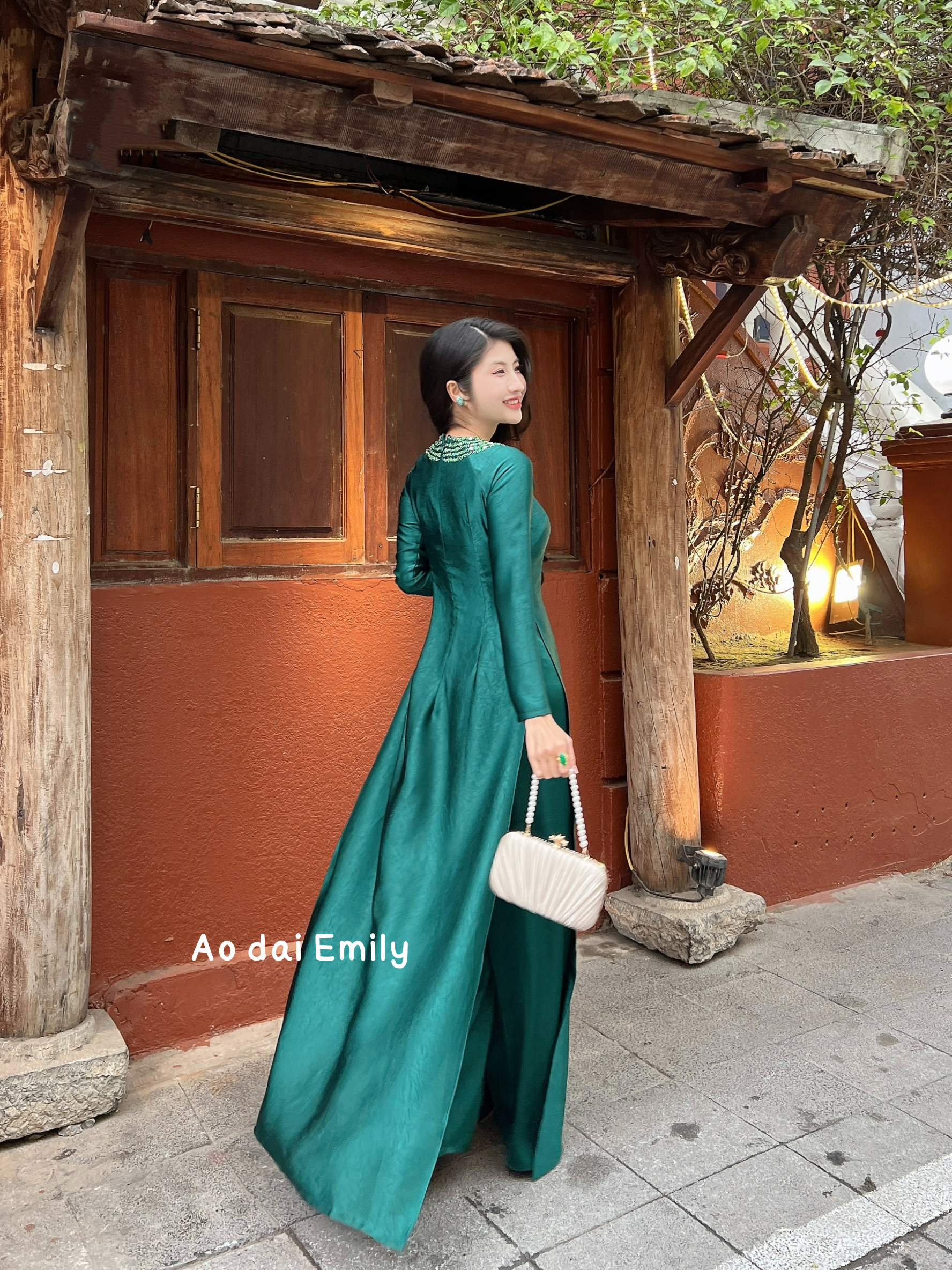 Dark GreenAo dai set with designed crystals collar| Creeping mahonia