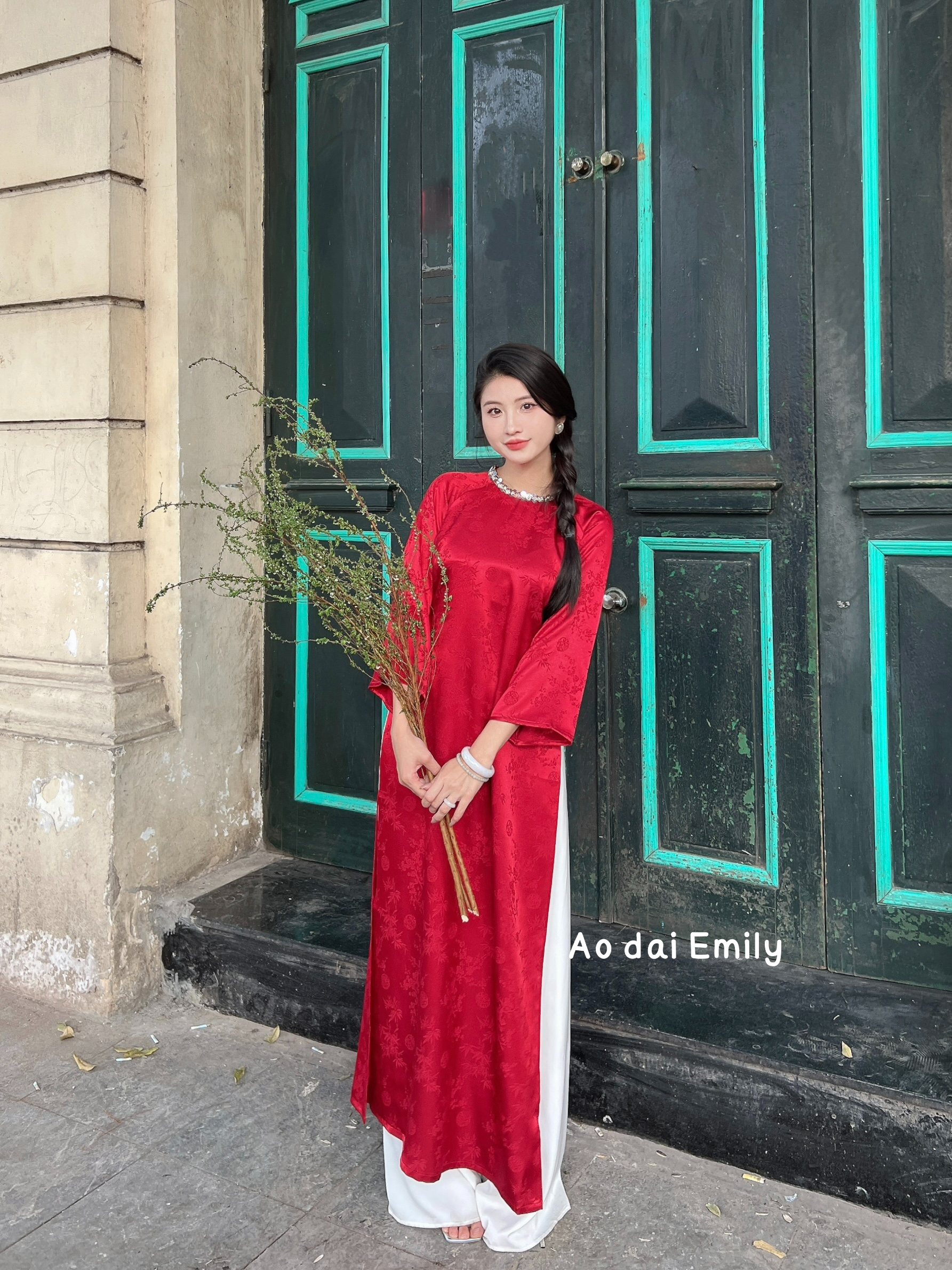Red Modern Loosing style ao dai Gam with crystal round collar | Bearberry