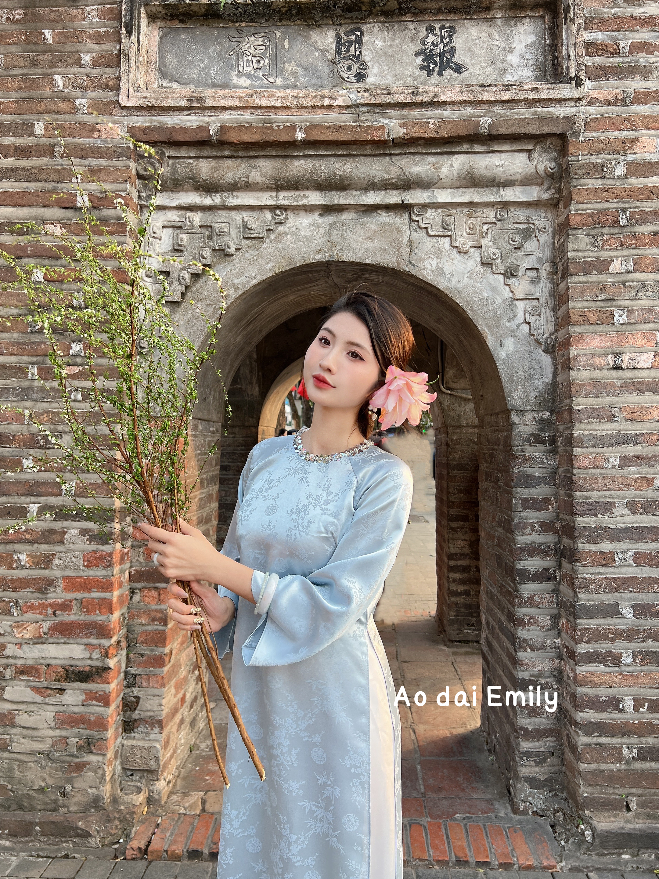 Red Modern Loosing style ao dai Gam with crystal round collar | Blue passion flowers