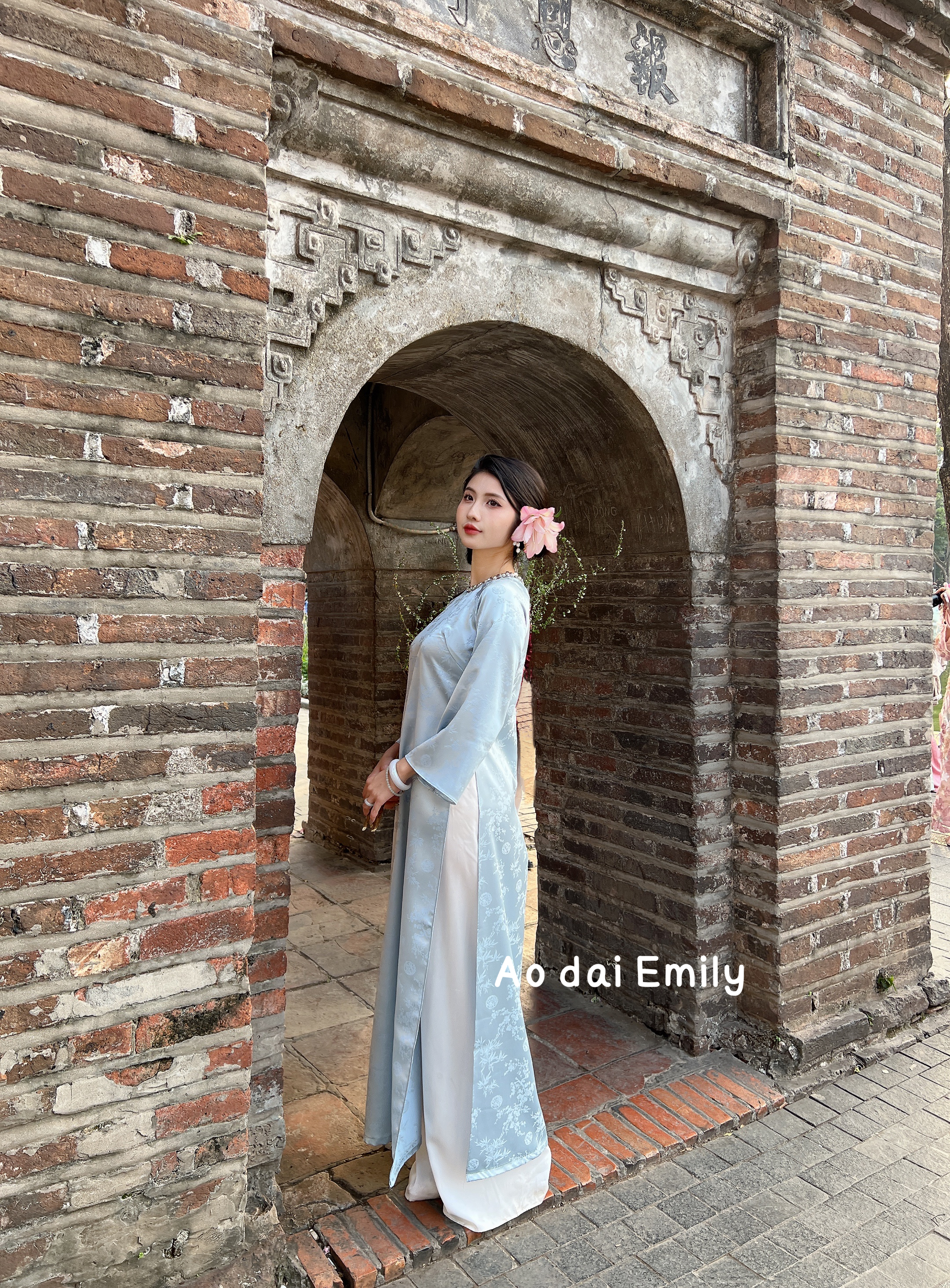 Red Modern Loosing style ao dai Gam with crystal round collar | Blue passion flowers
