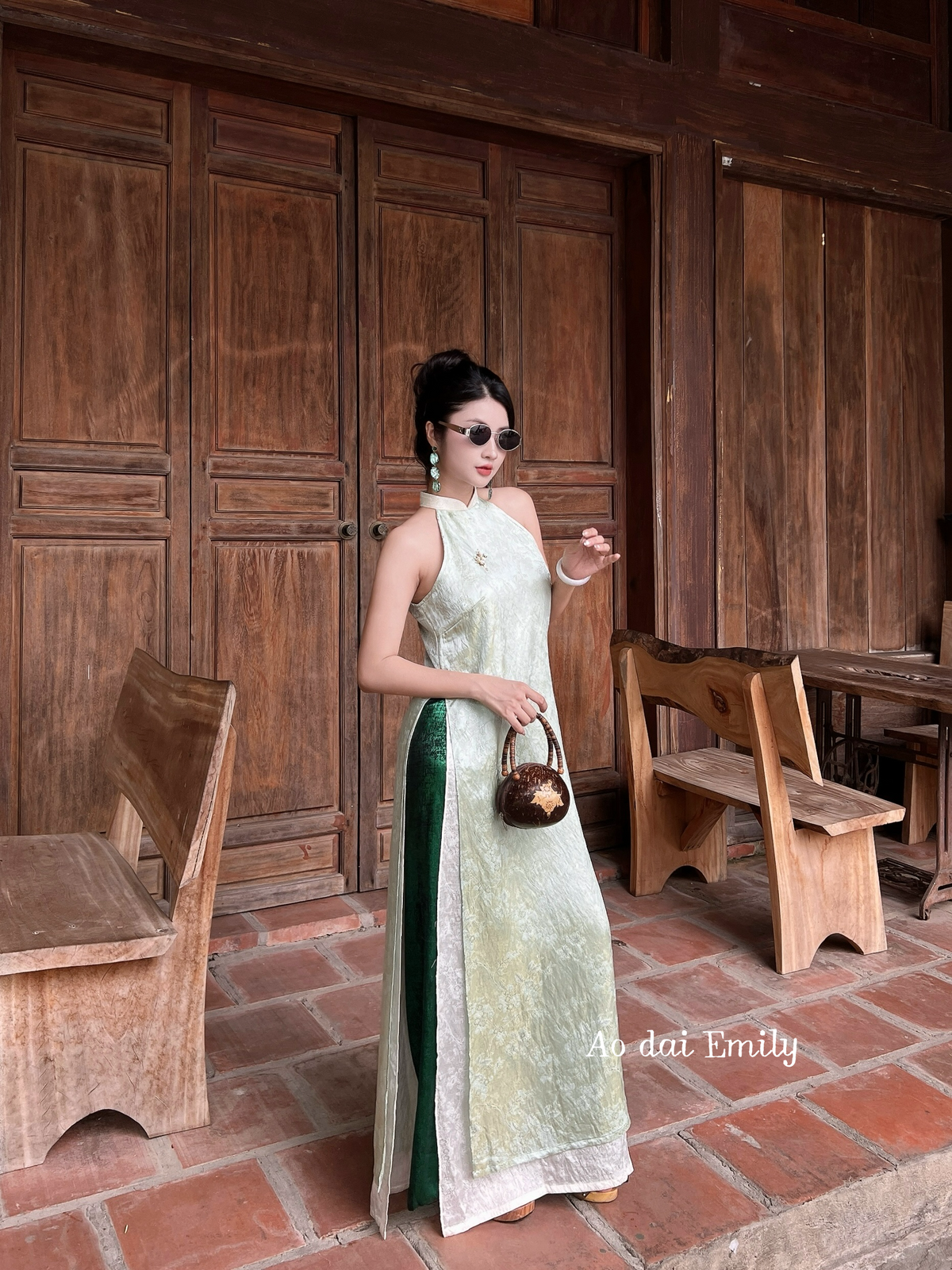 Sleeveless halter modern ao dai| Primrose