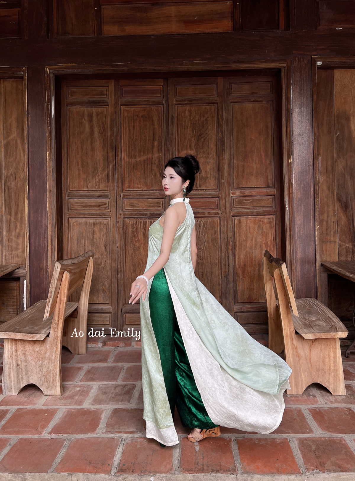 Sleeveless halter modern ao dai| Primrose