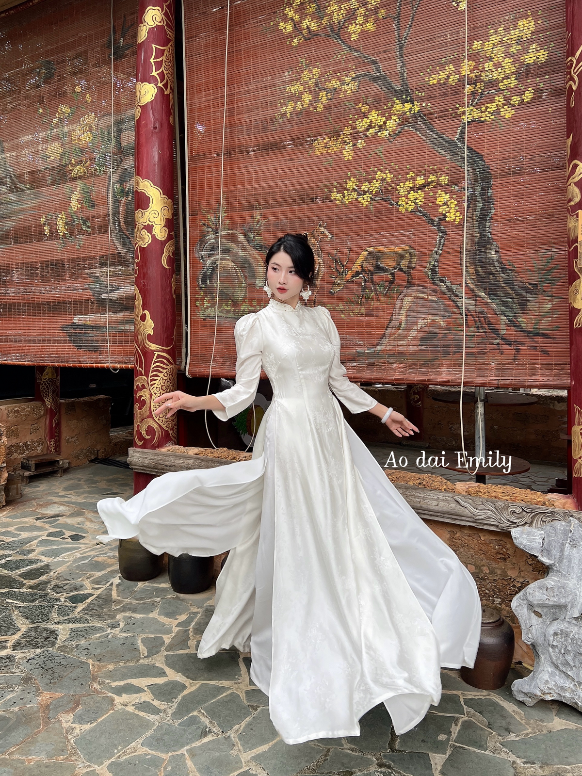White áo dài gấm with simple pearls beading collar| Lorea
