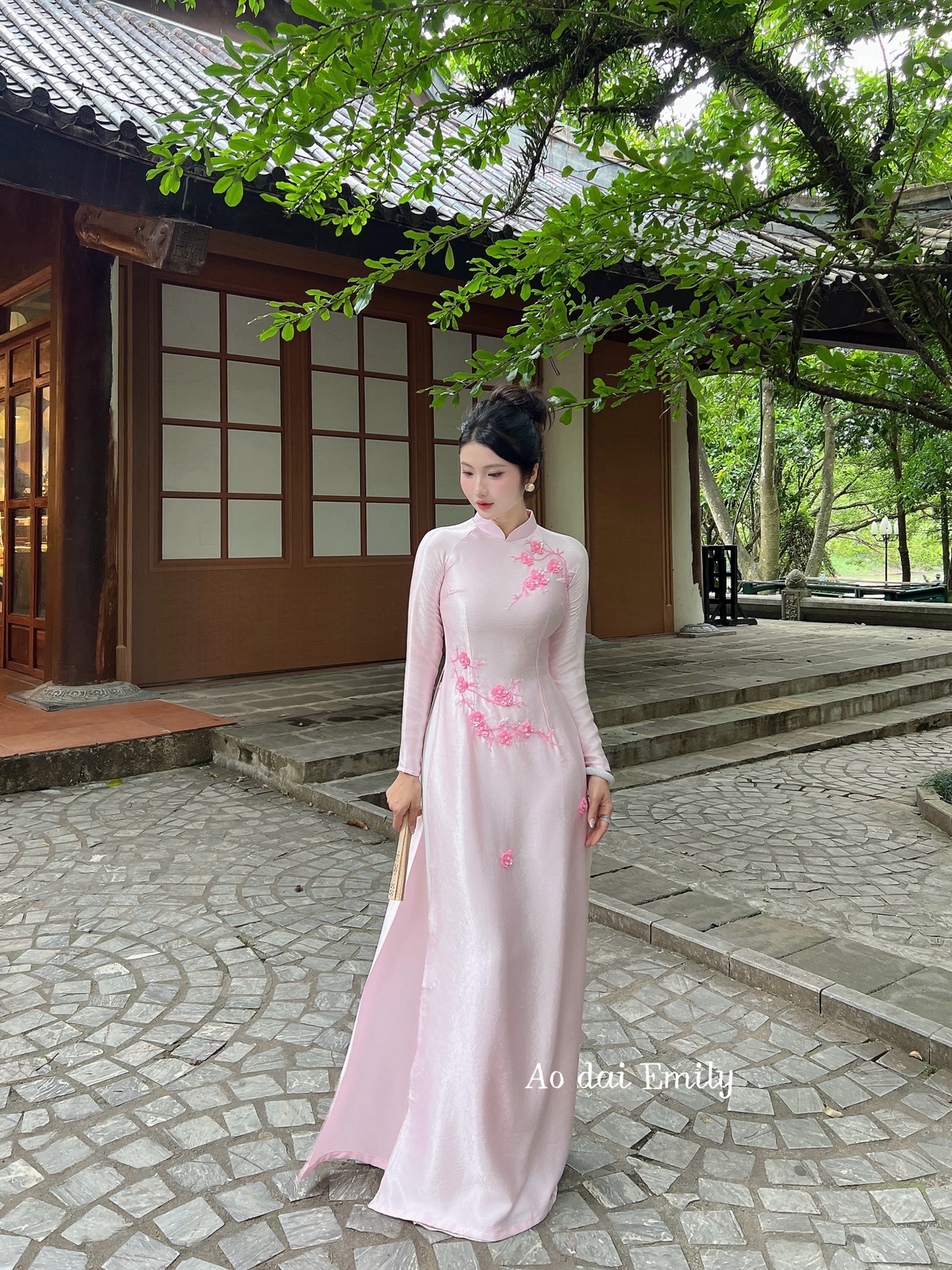 Traditional style ao dai with beading flowers| Rosinweed