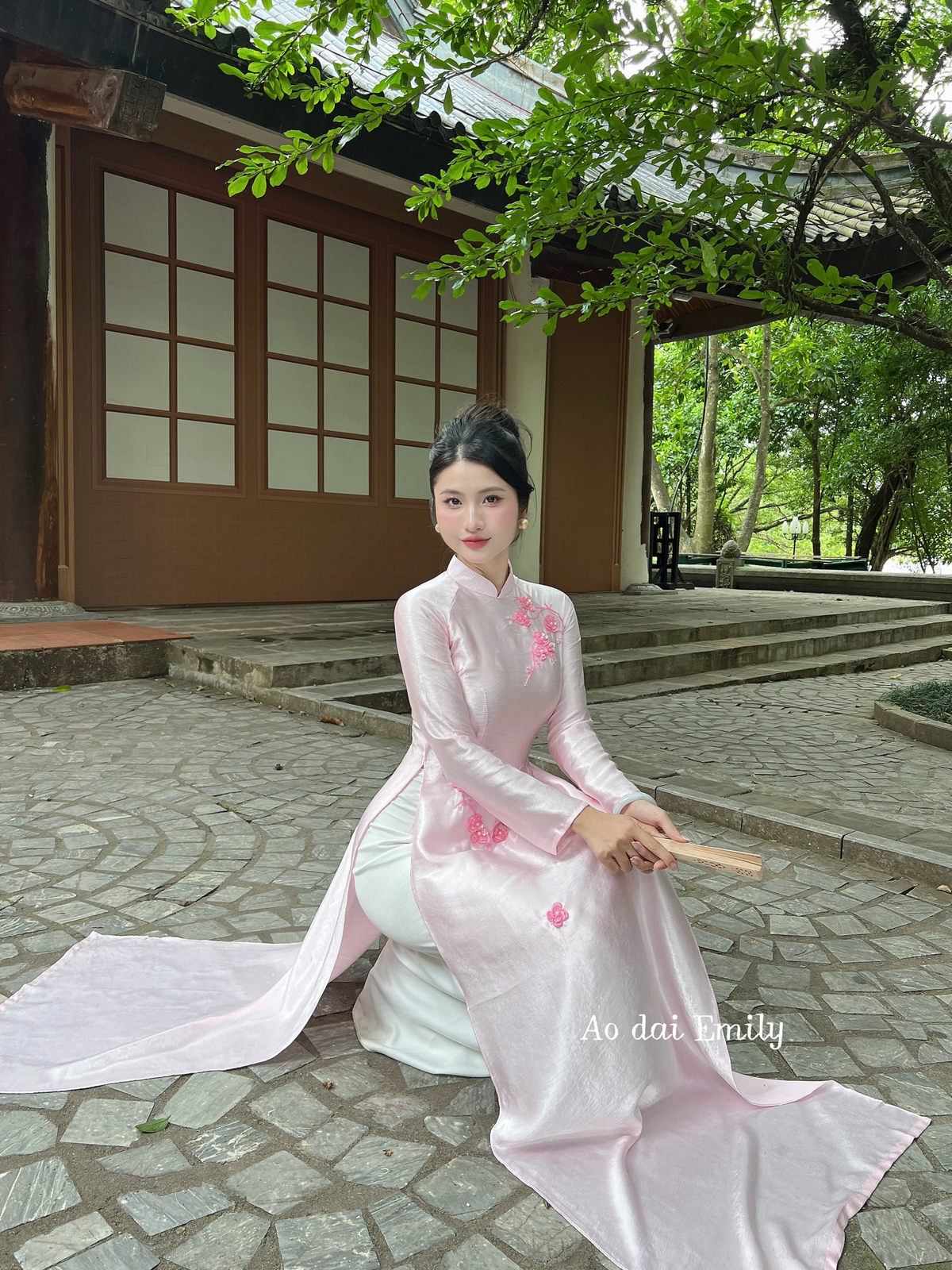 Traditional style ao dai with beading flowers| Rosinweed