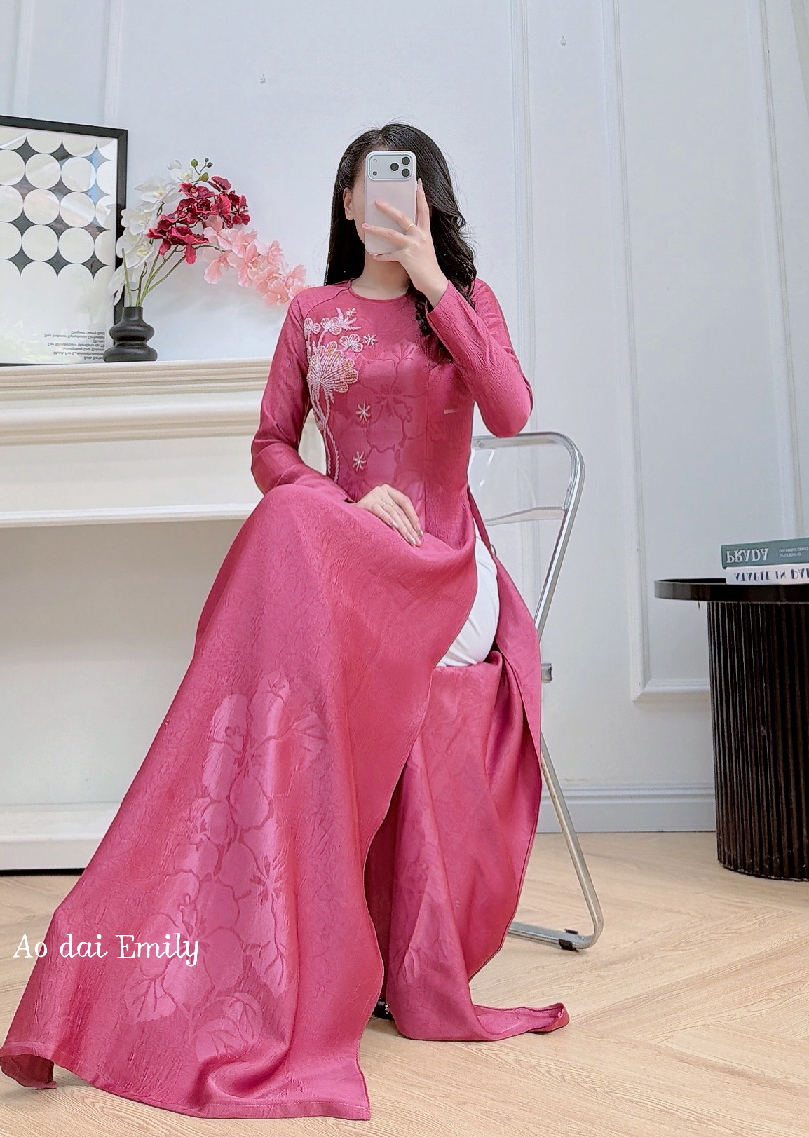 Ao dài with beading designs| Broom