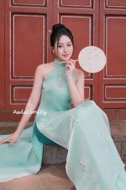 Sleeveless ao dai with hand beading flowers