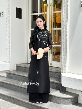 SAYLOR Black modern ao dai with embroidery flowers
