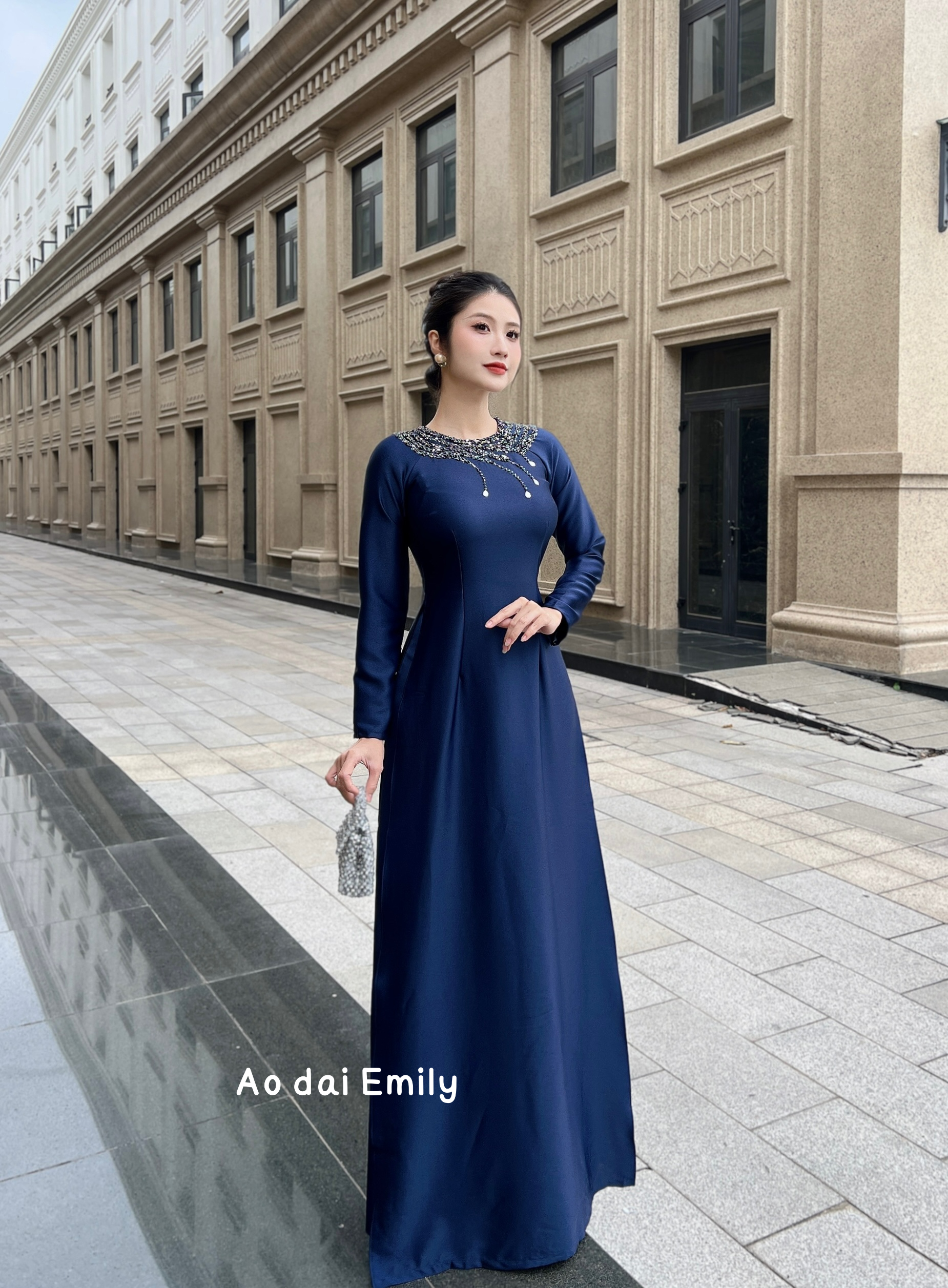 ZINNIA Ao dai set with designed crystals collar