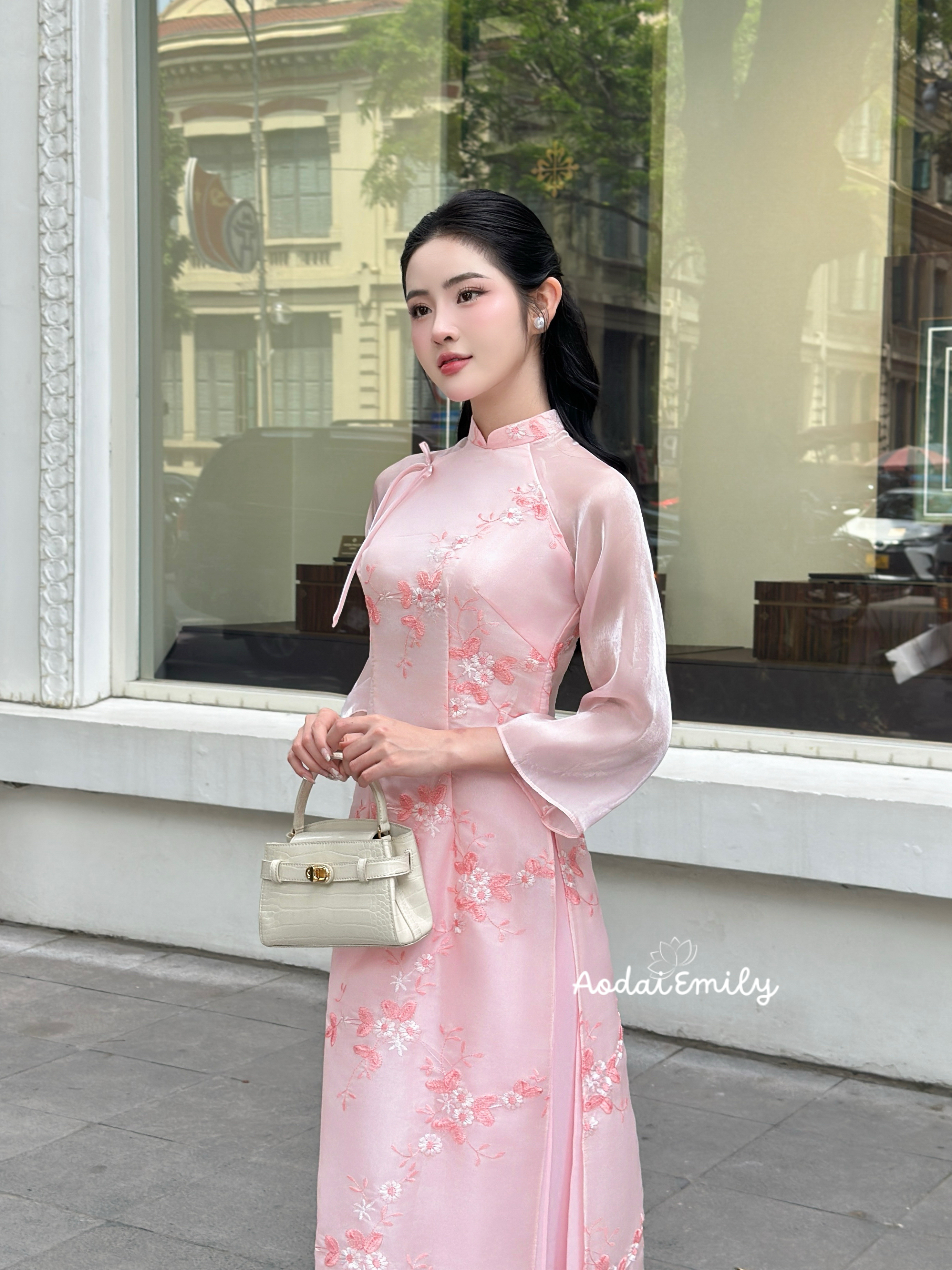 Pink modern ao dai with embroidery flowers|MDP001