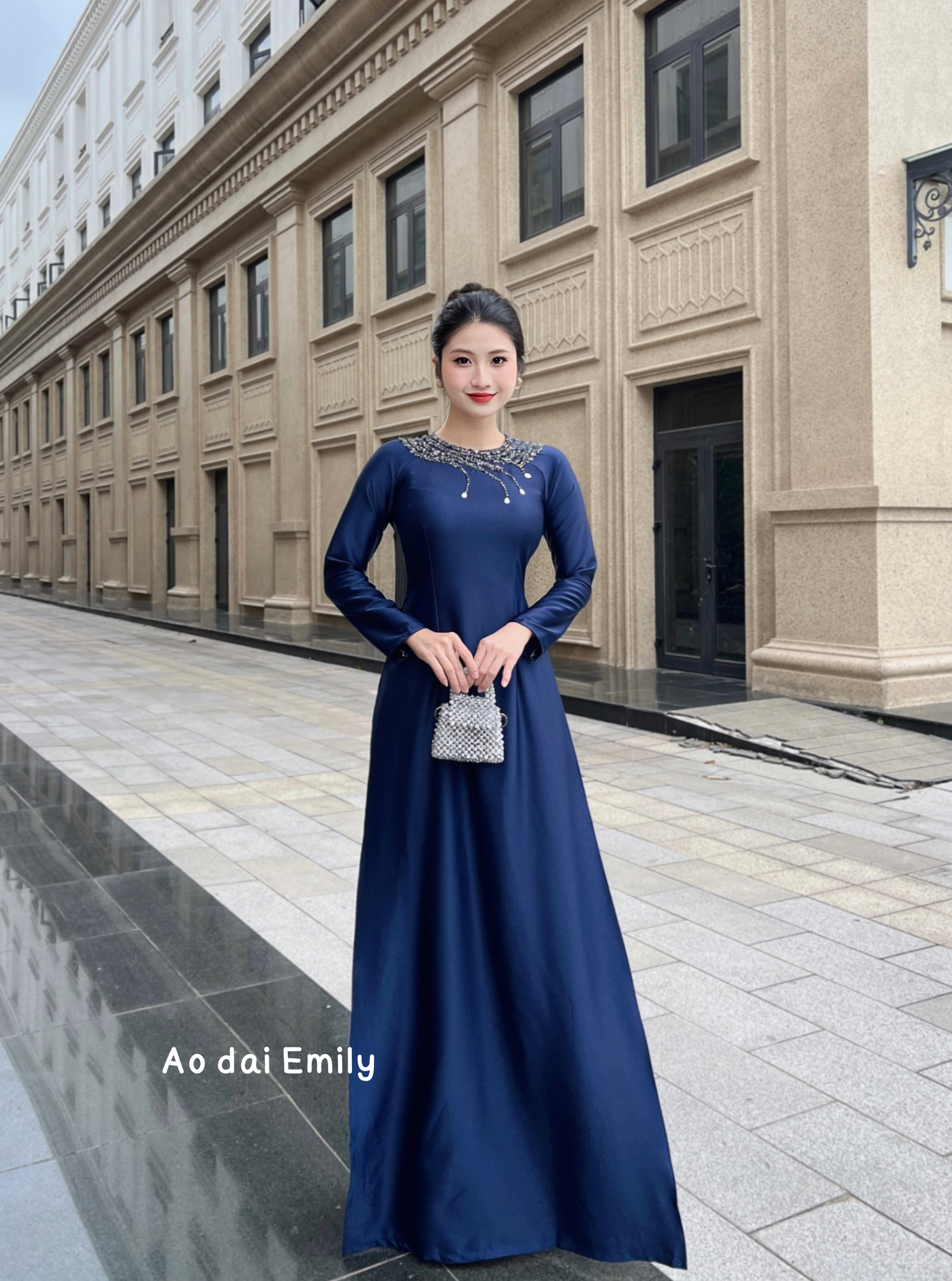ZINNIA Ao dai set with designed crystals collar