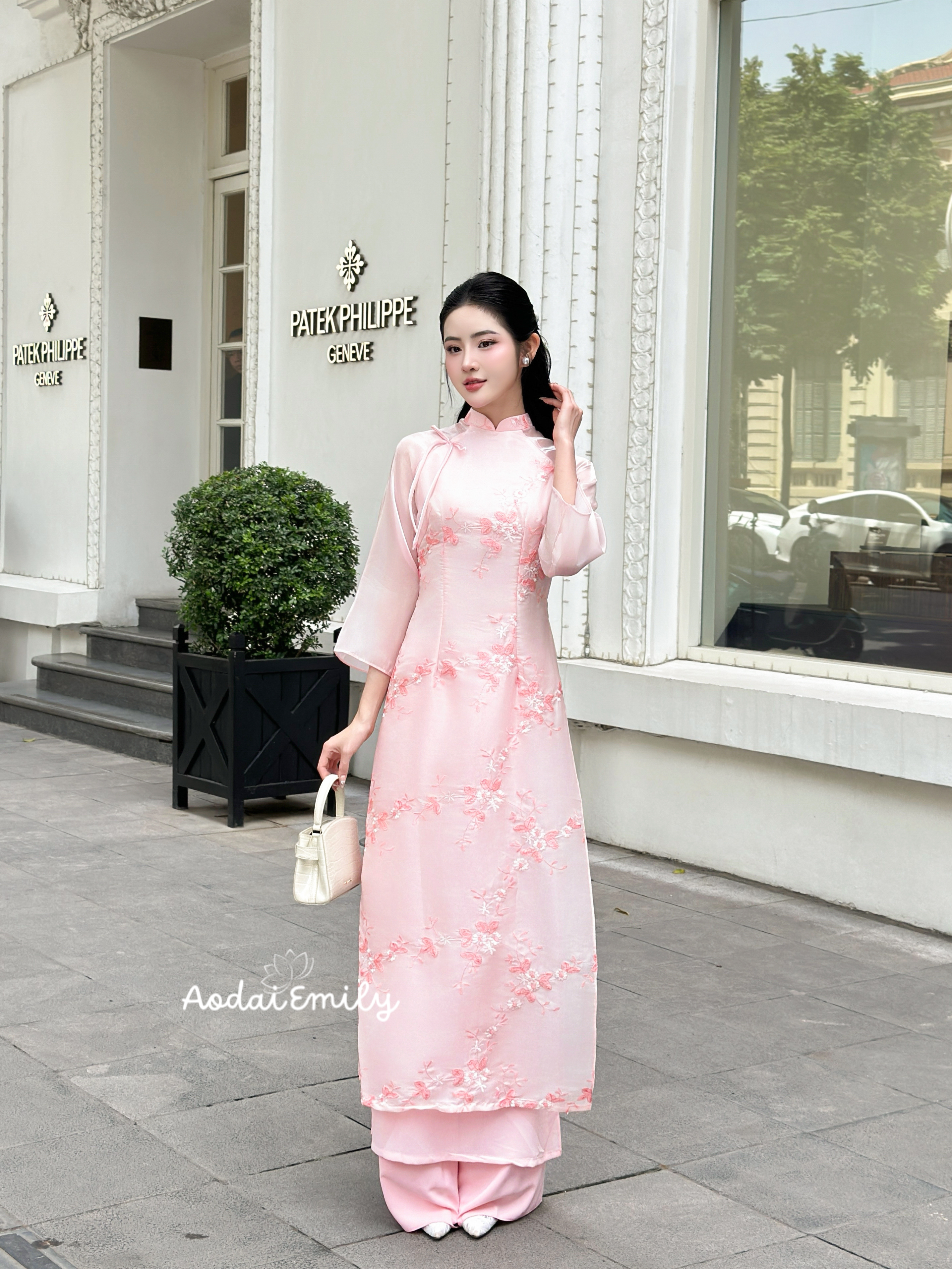 Pink modern ao dai with embroidery flowers|MDP001