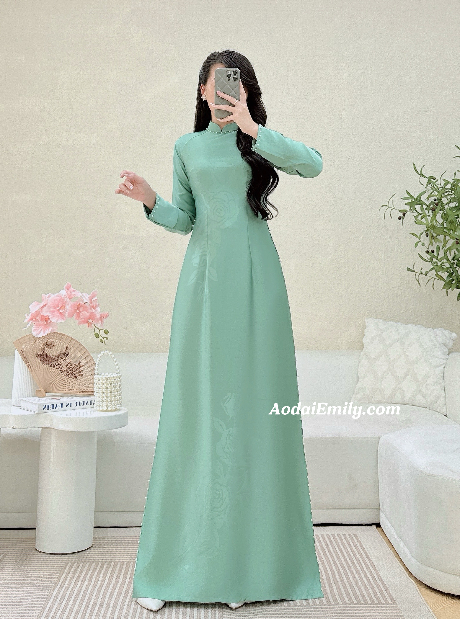 Traditional Ao dai with simple pearls collar
