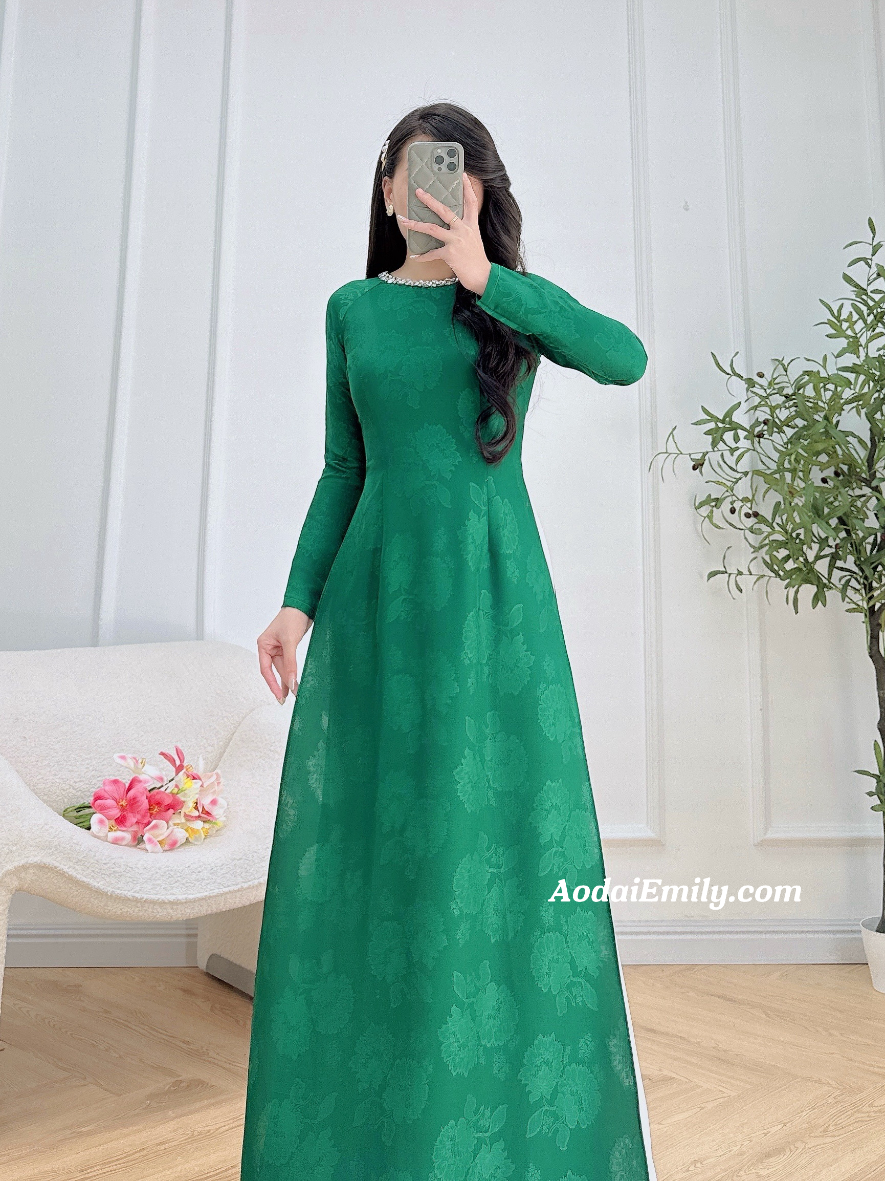 Green ao dai with Crystals rhinestones Collar