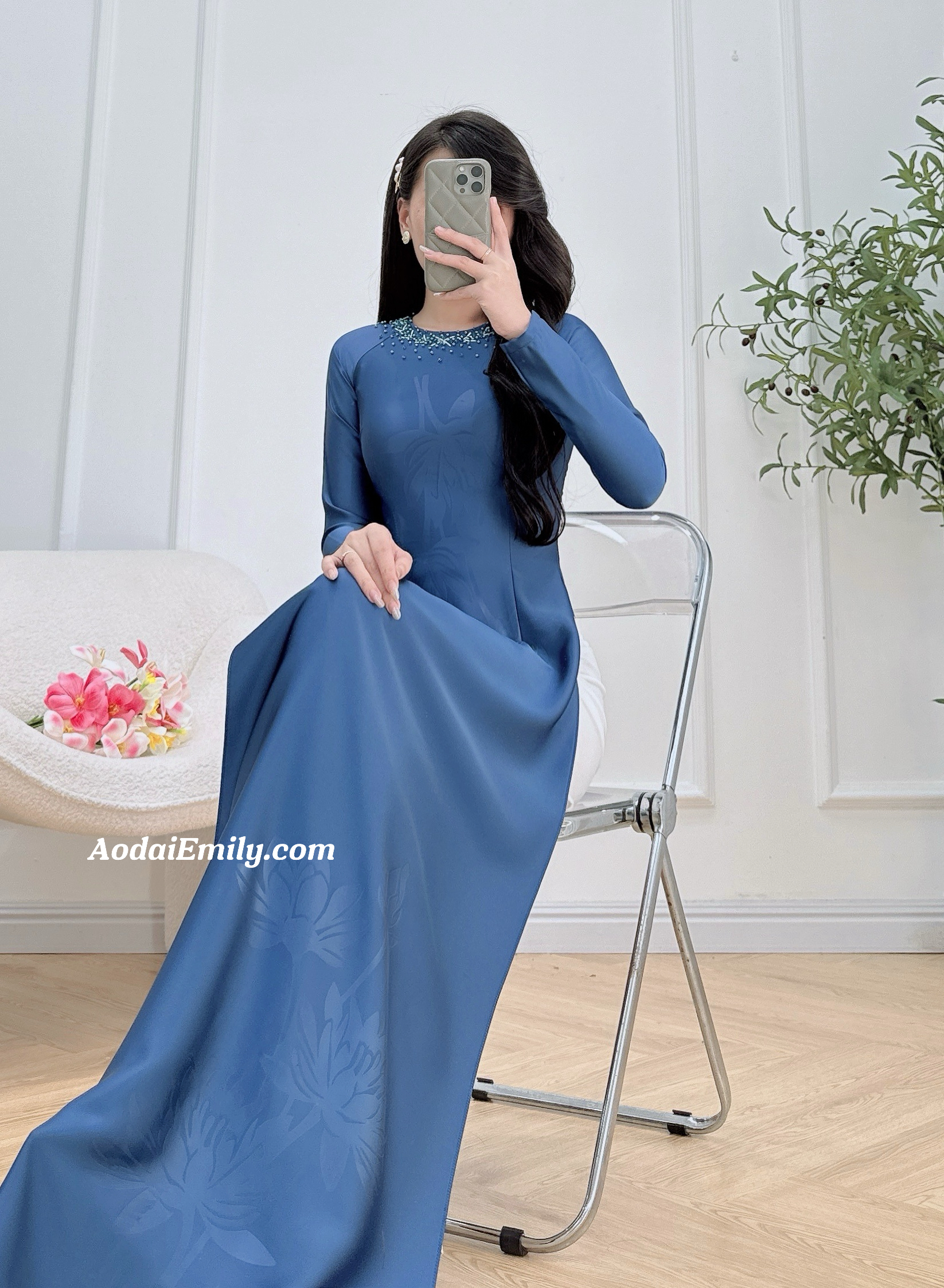 Blue Ao dai with simple crystals