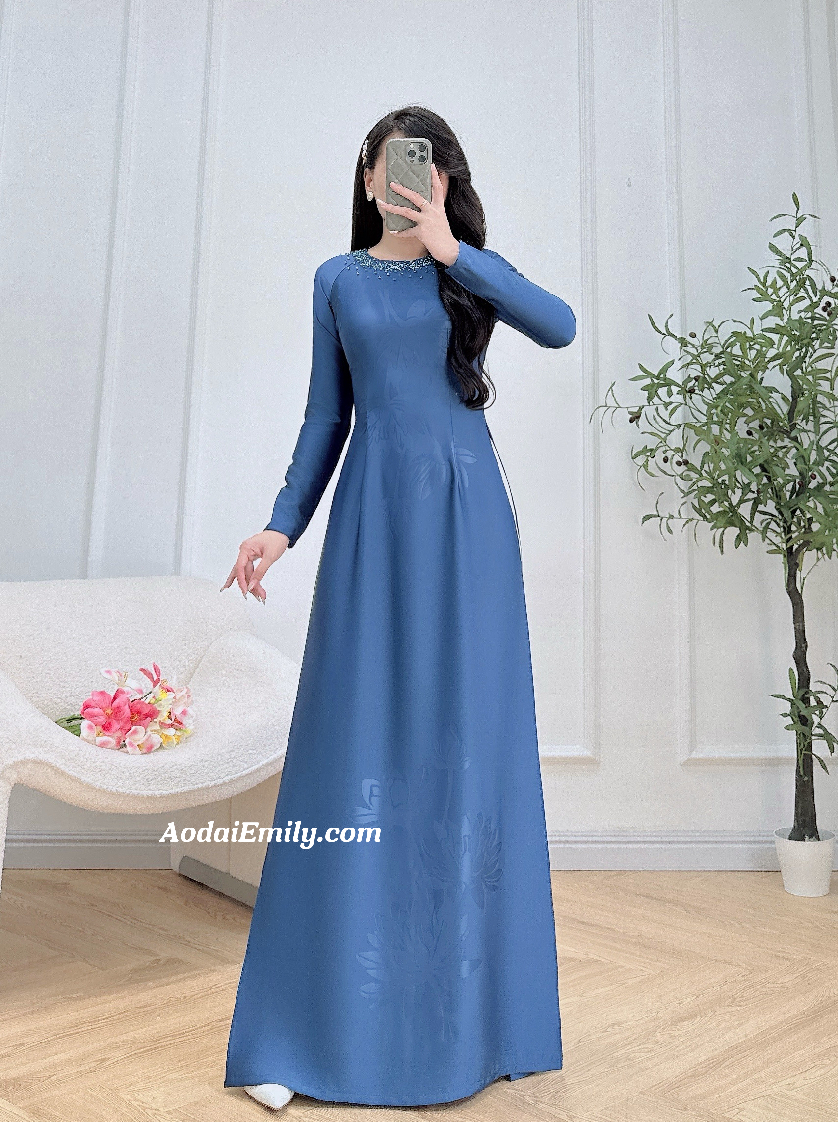Blue Ao dai with simple crystals