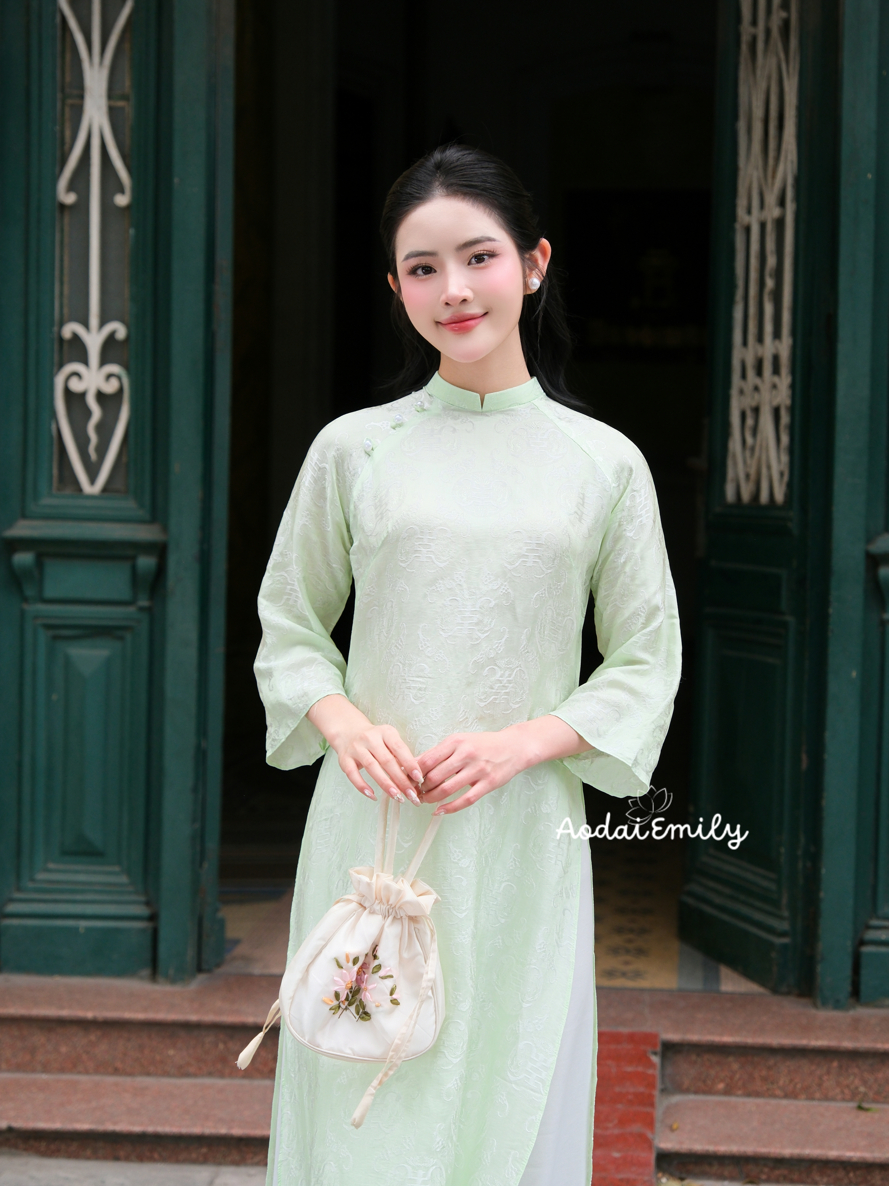 Loosing style Mulberry silk ao dai