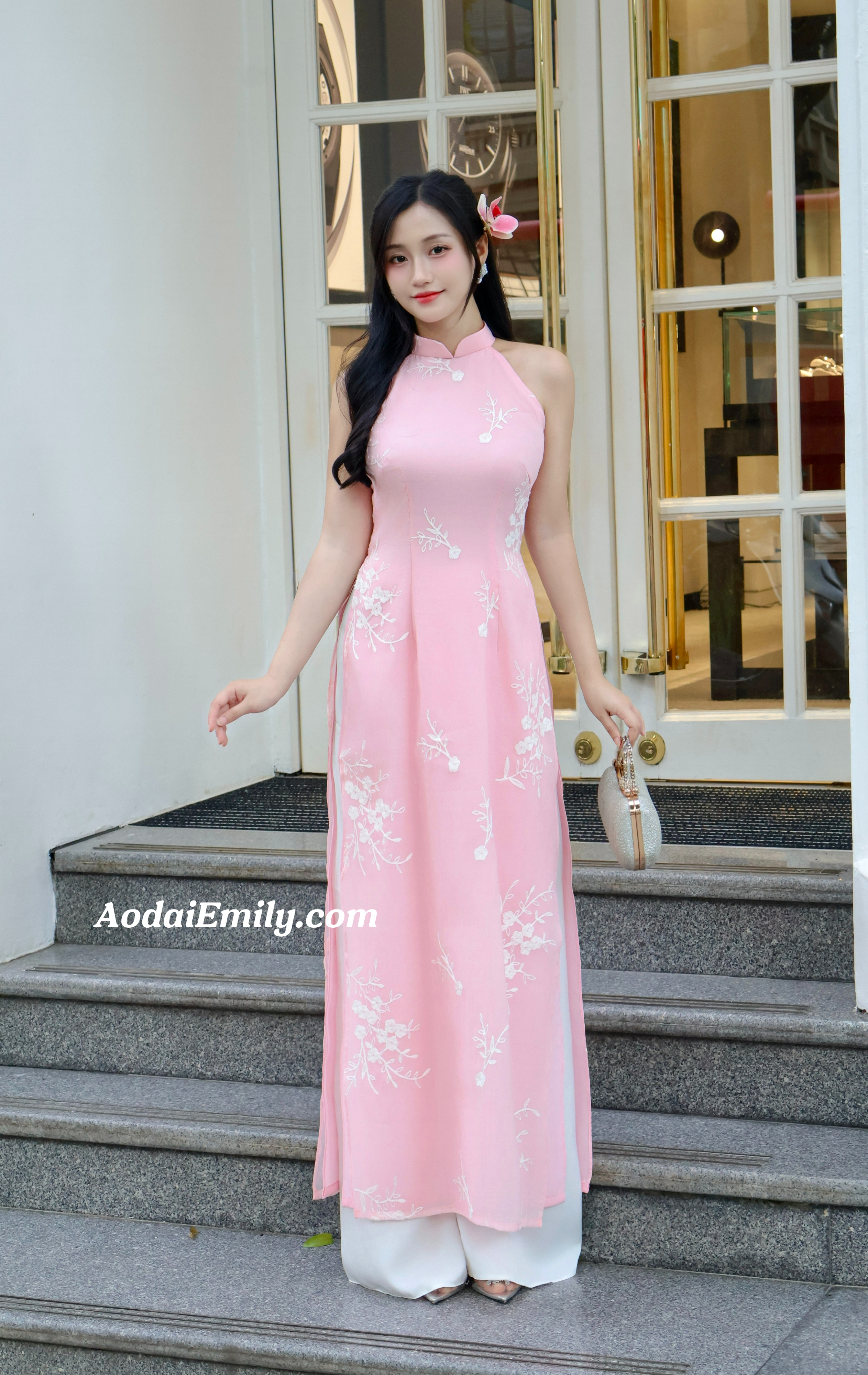Pink Sleeveless with embroidery flowers