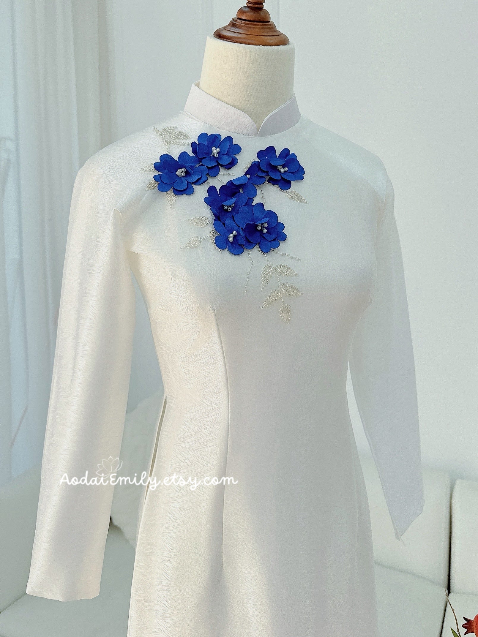 Ao Dài lụa with 3D flowers and crystals