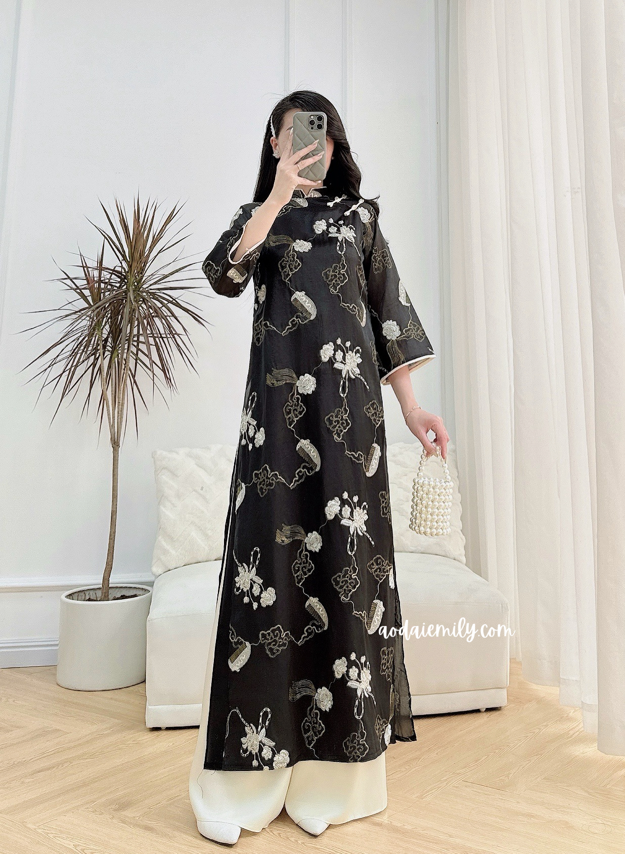 Black Modern loosing style Ao dai set with embroidery flowers