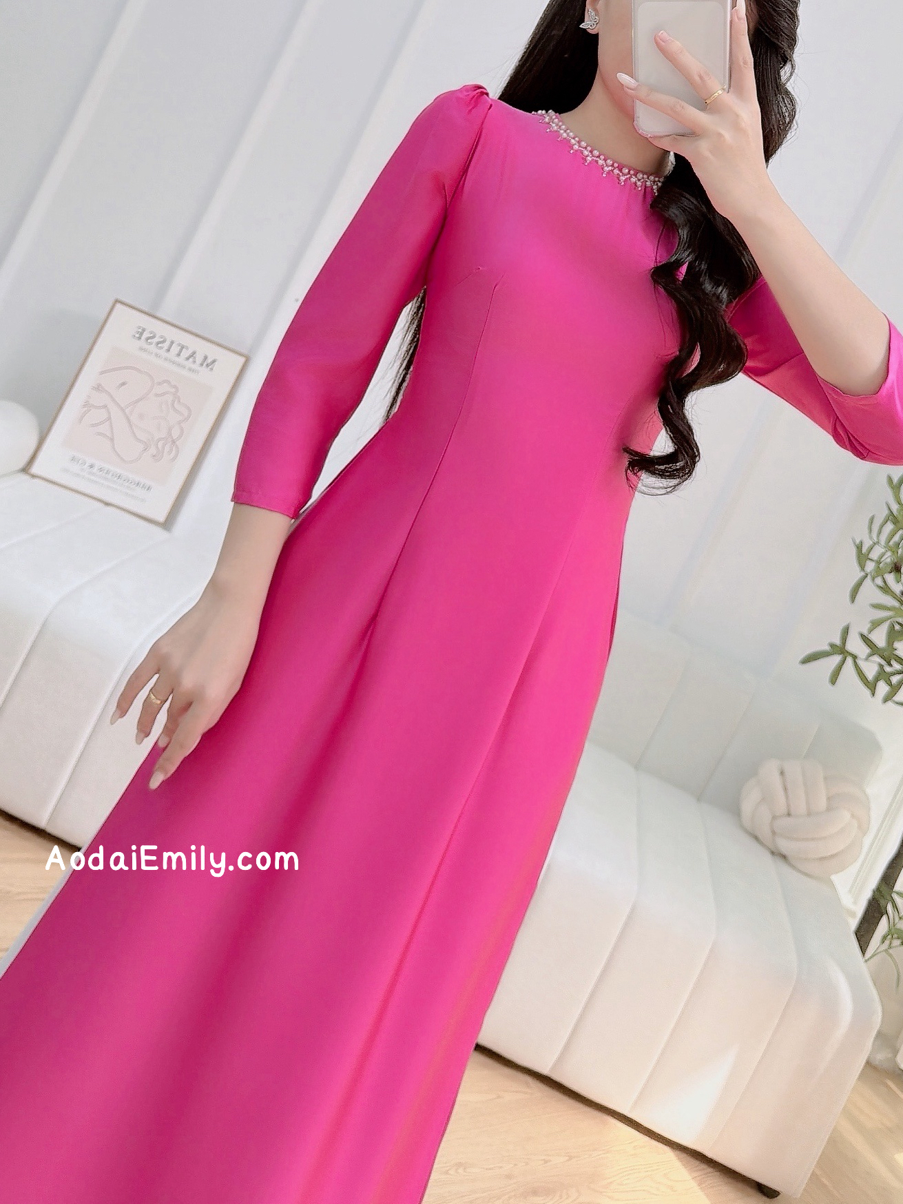Plain traditional Ao dài with round pearls collar and puffy sleeves