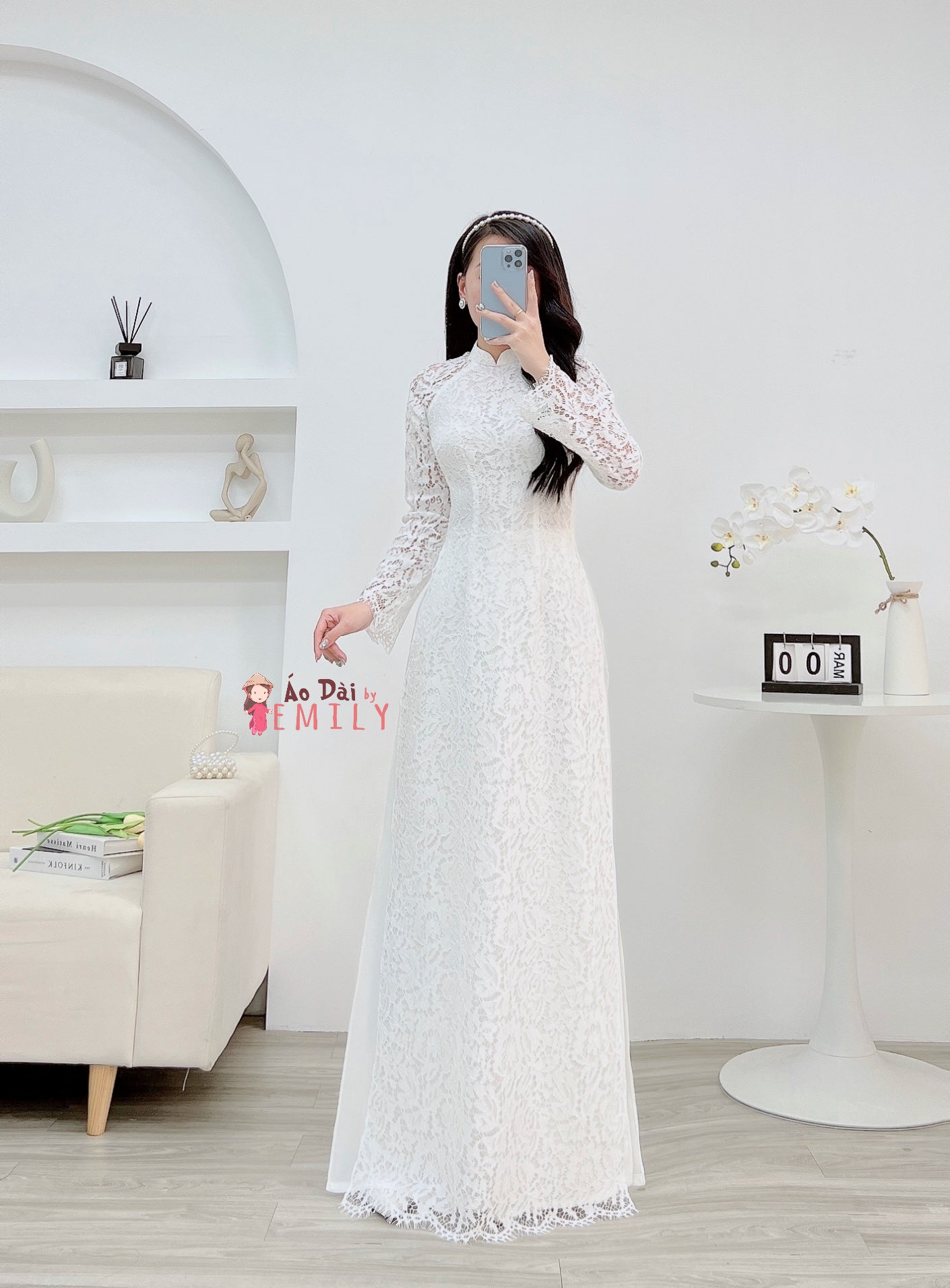 White Lace and silk áo dài