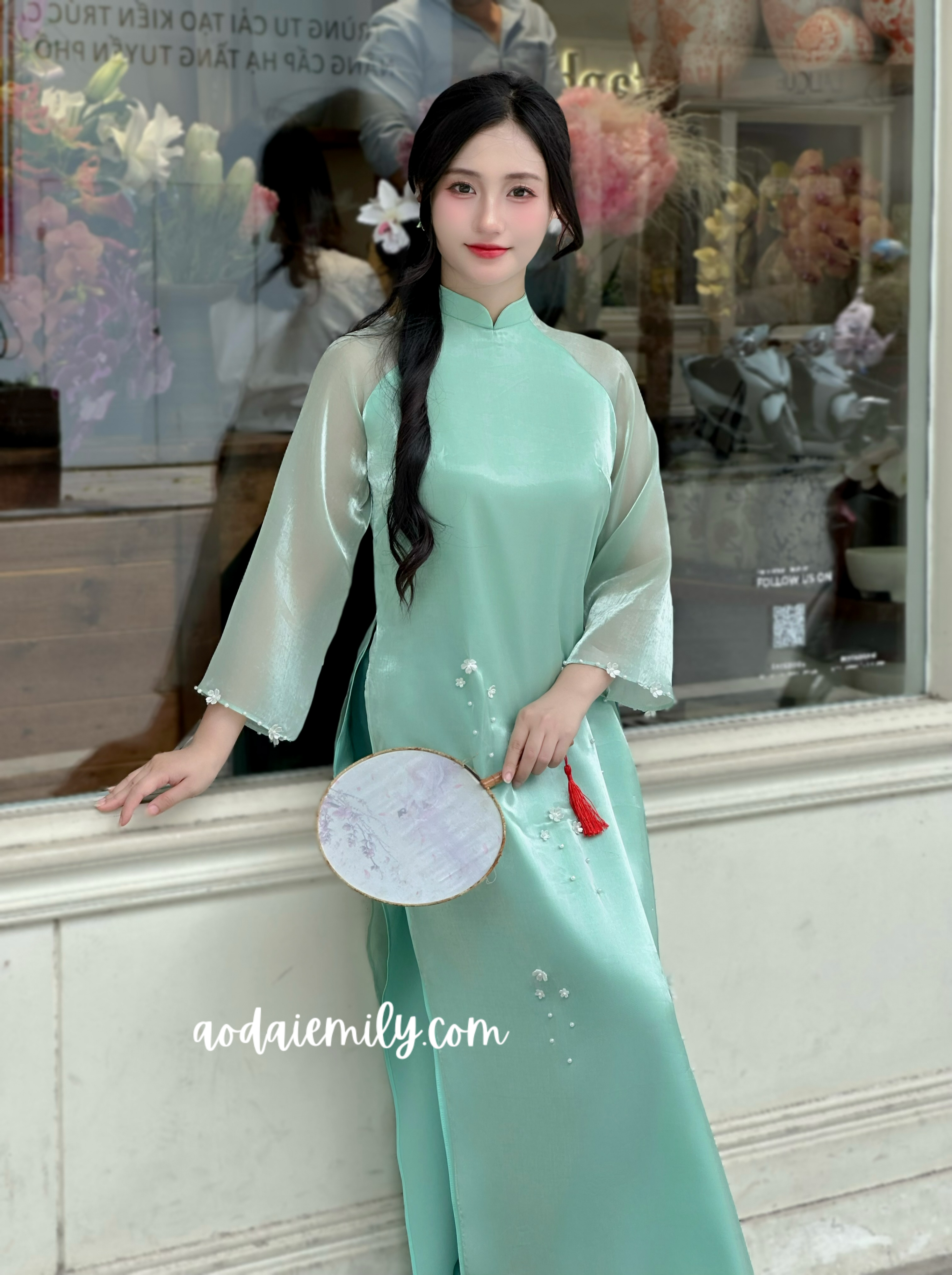 Loosing modern ao dai set with beading flowers