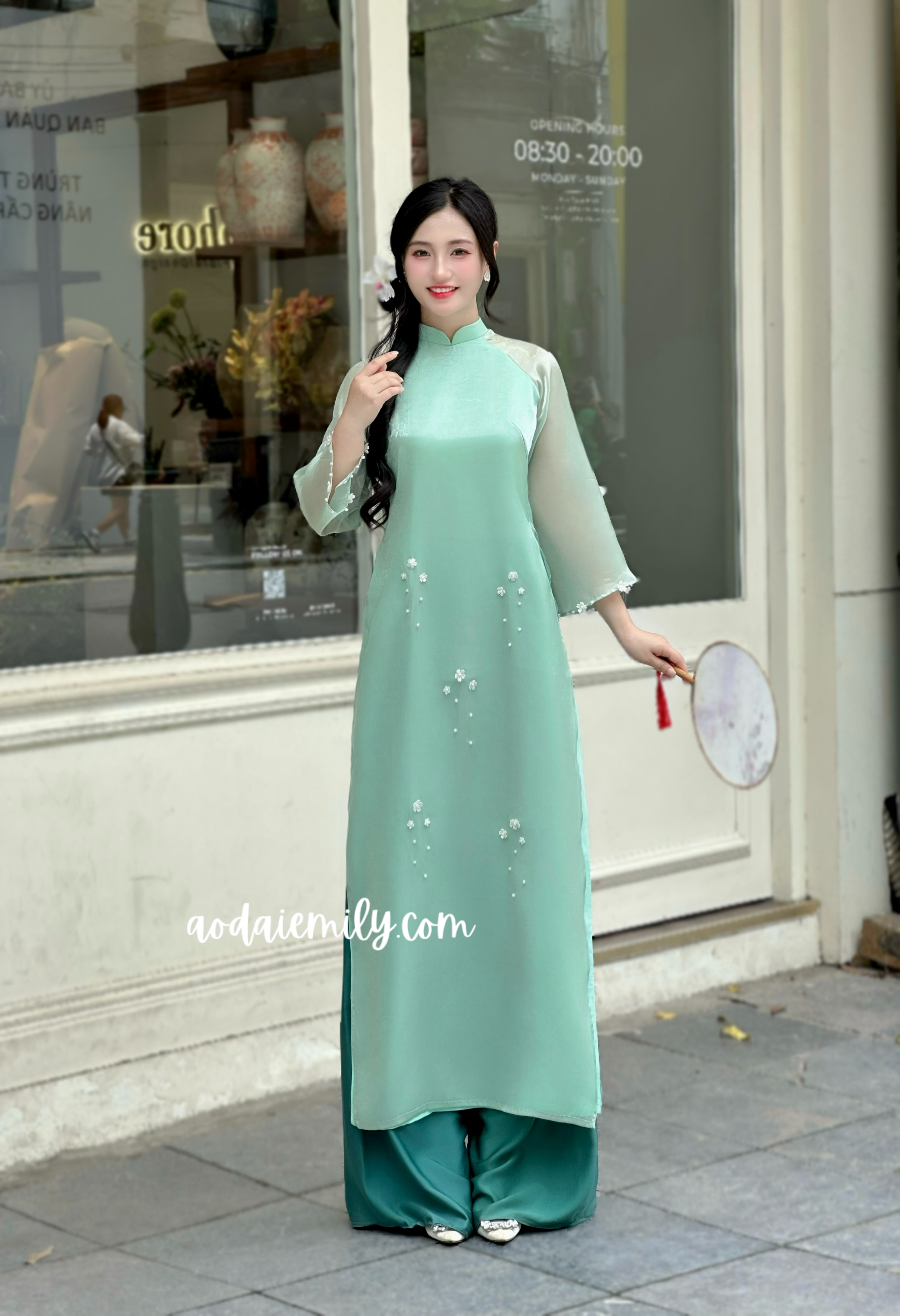 Loosing modern ao dai set with beading flowers