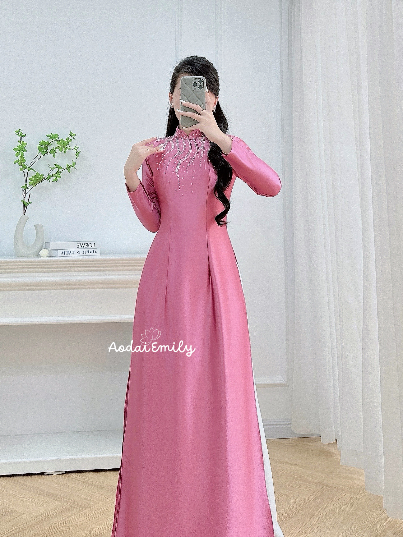 Traditional ao dai with hand beading collar