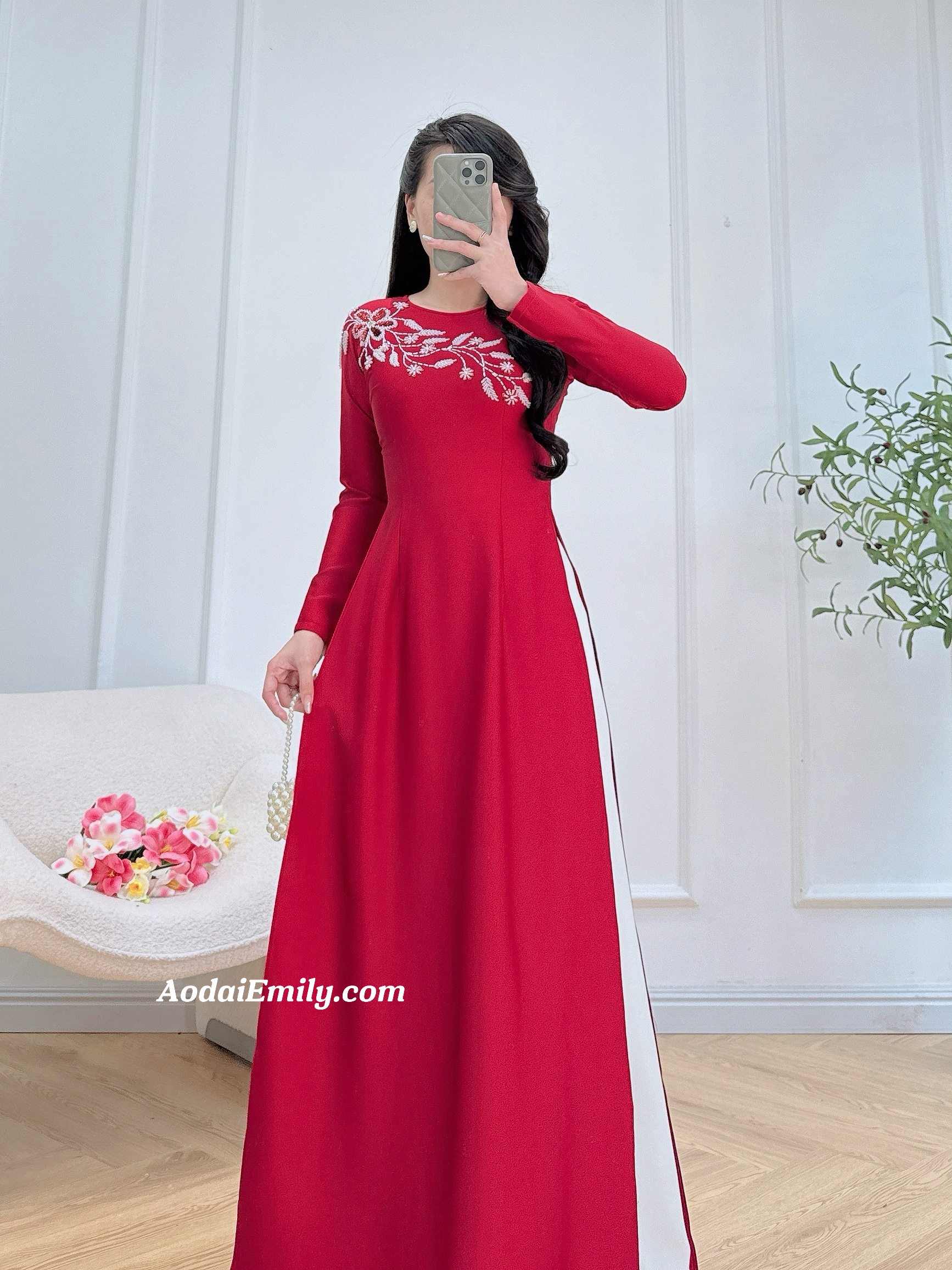 Hand beading flowers ao dai