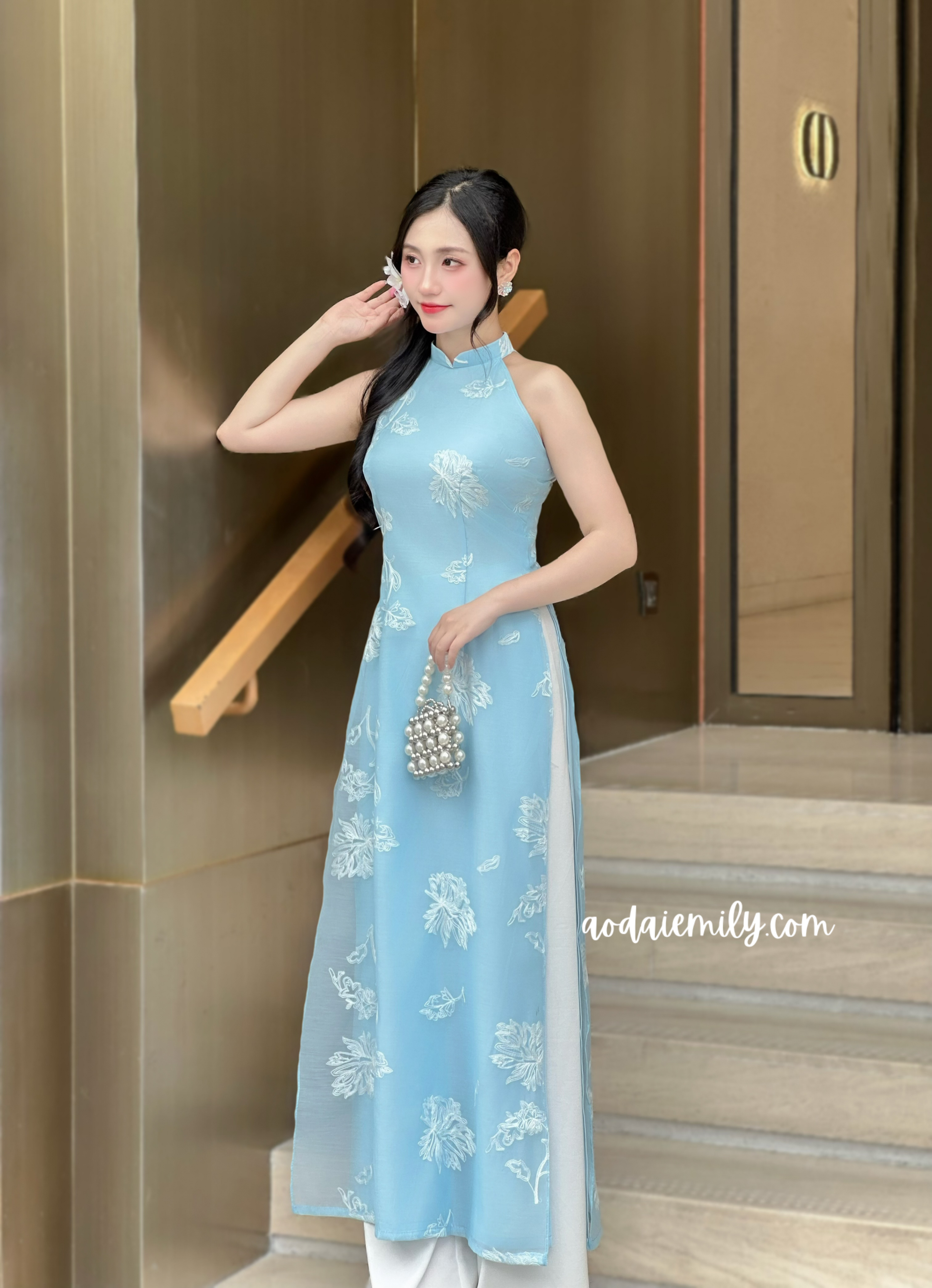 Blue Modern Sleeveless ao dai with embroidery